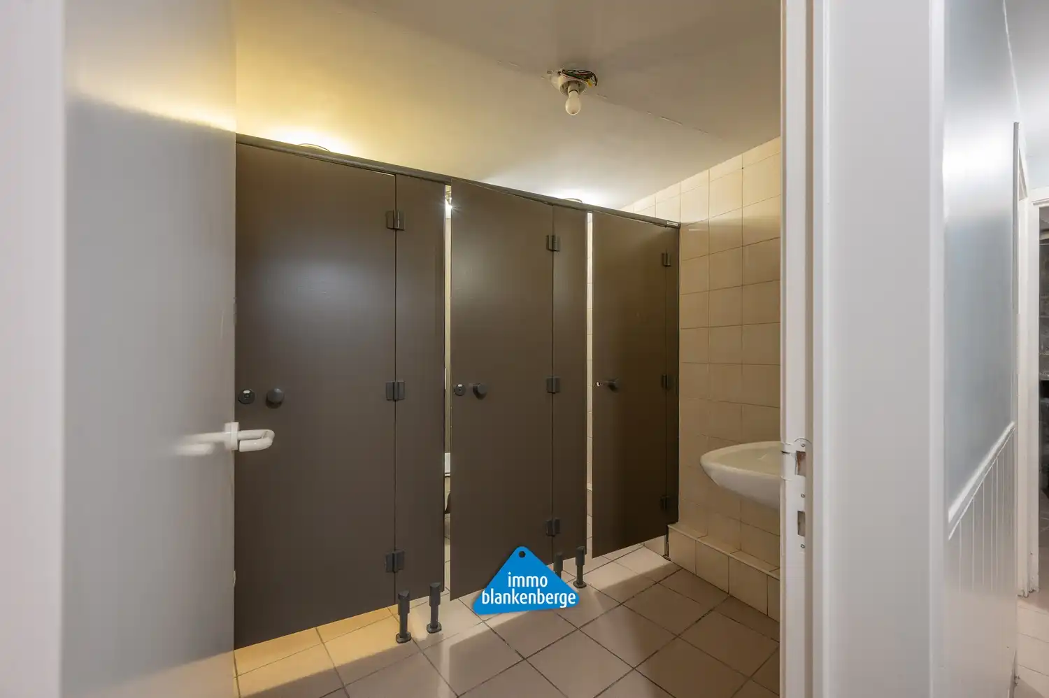 Handelspand op topligging bij de jachthaven – ideaal voor horeca foto 11