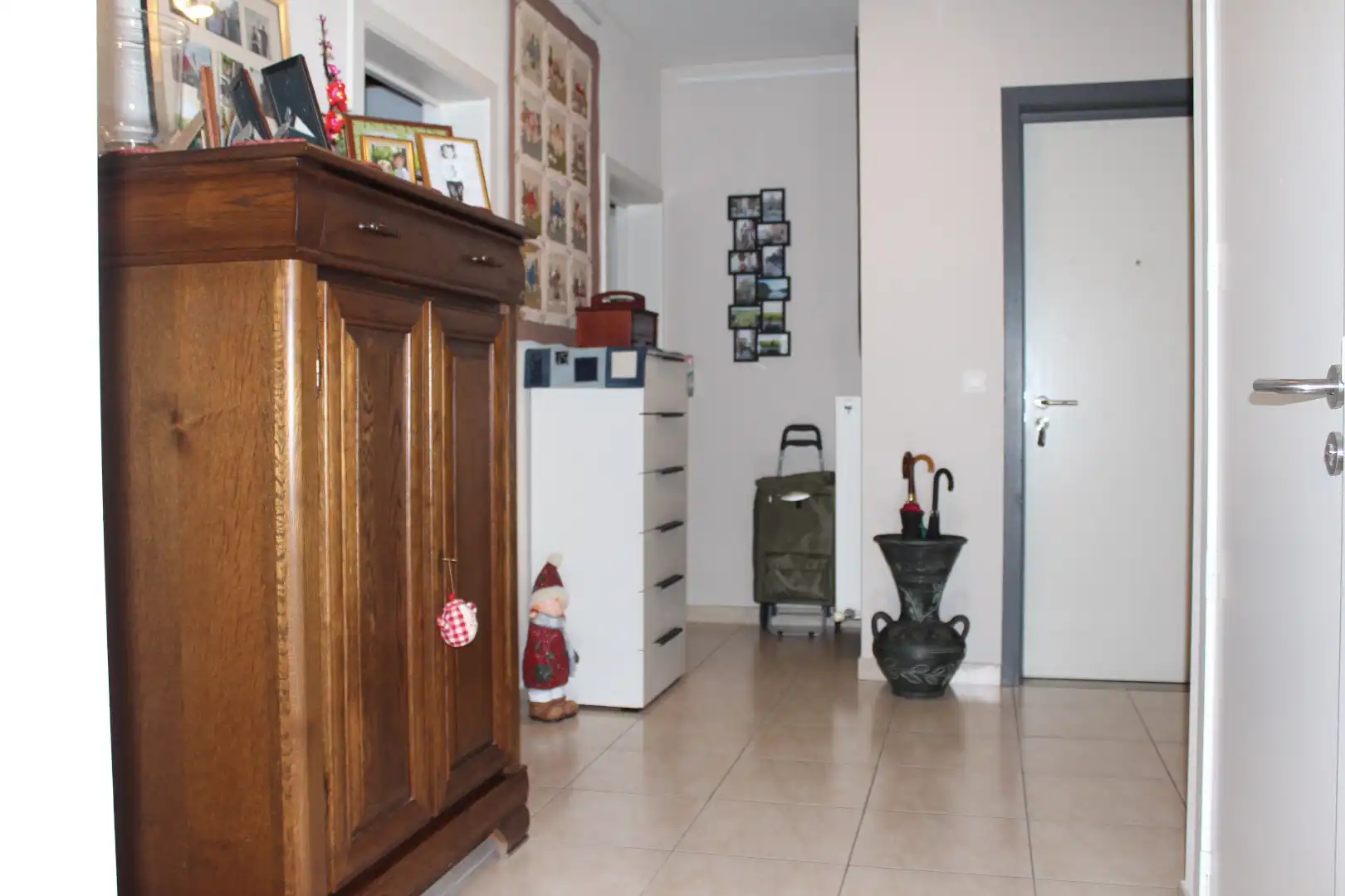 Appartement met terras, lift en garage in het centrum van Lommel. foto 3