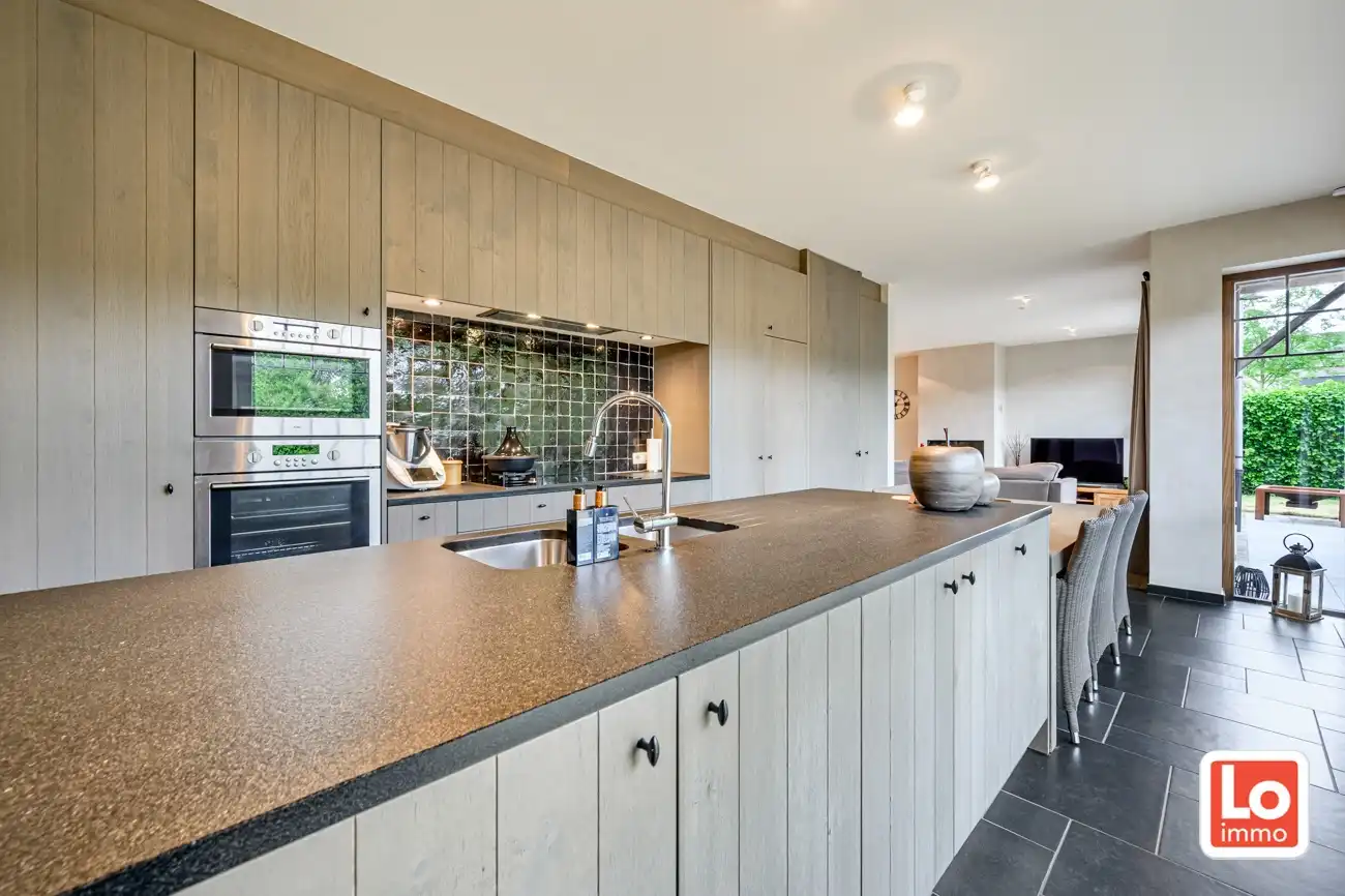 VERKOCHT! Ruime, charmante en degelijke alleenstaande villa met inpandige garage op een rustige en makkelijk bereikbare locatie tussen Lochristi en Gent. foto 14