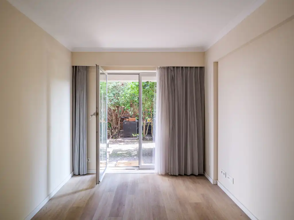 Coupure Rechts. Kwalitatief gerenoveerd 2 slpk-appartment met terras op een boogscheut van het stadscentrum. foto 7