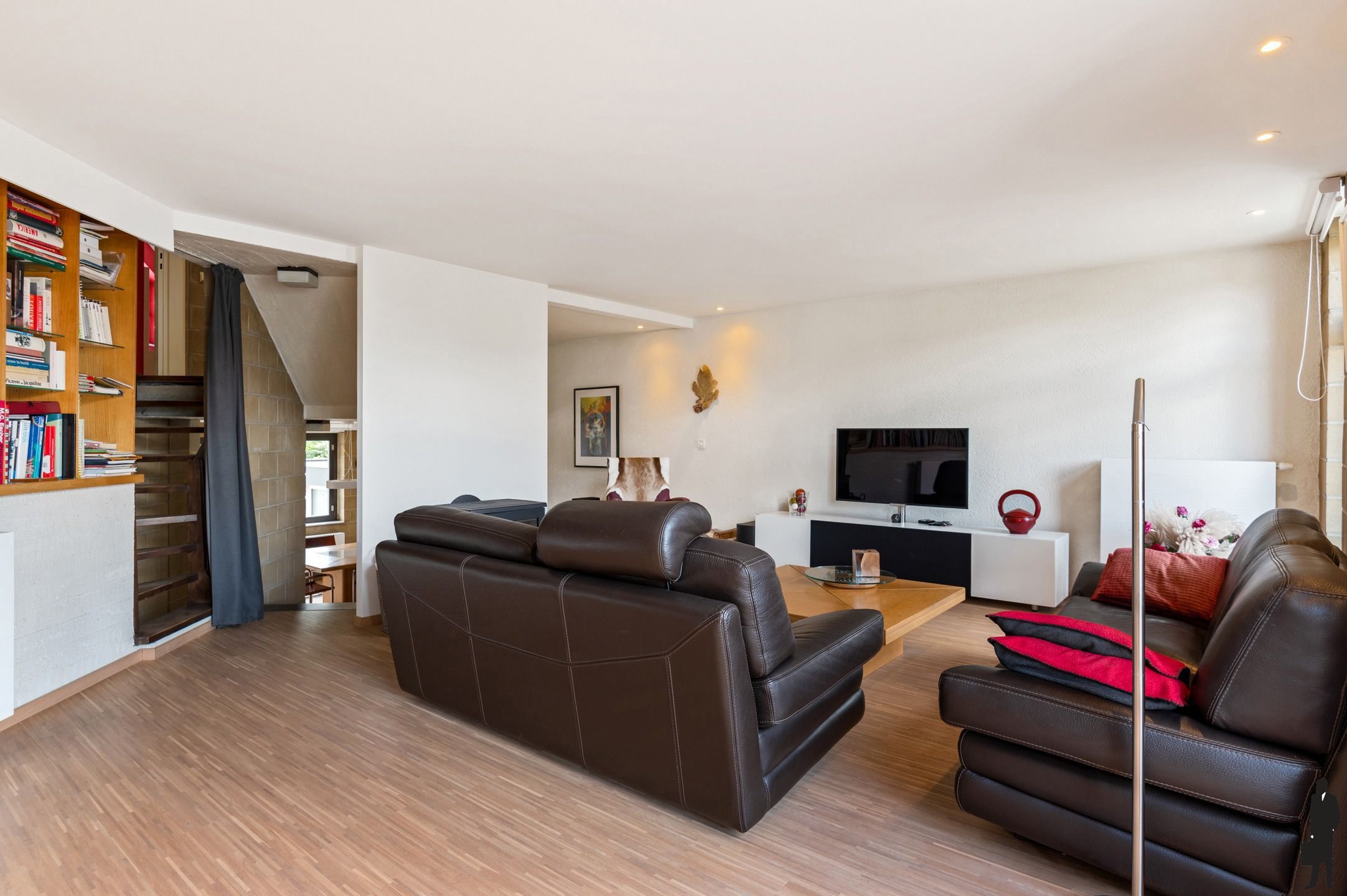 Karaktervolle split-level woning met 4 slpks en zonnige tuin foto 5