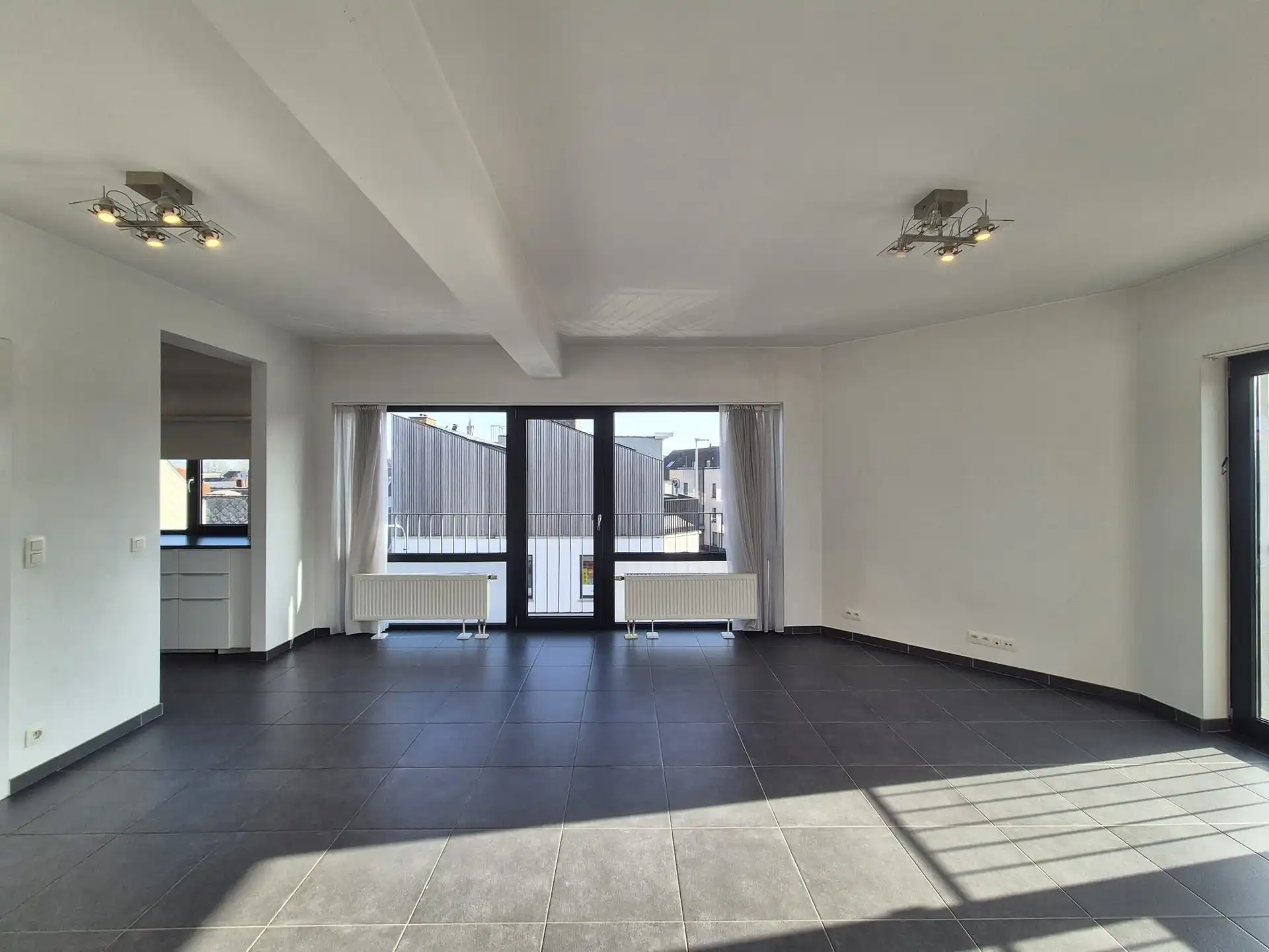 Gunstig gelegen 2 slaapkamer appartement. foto 3