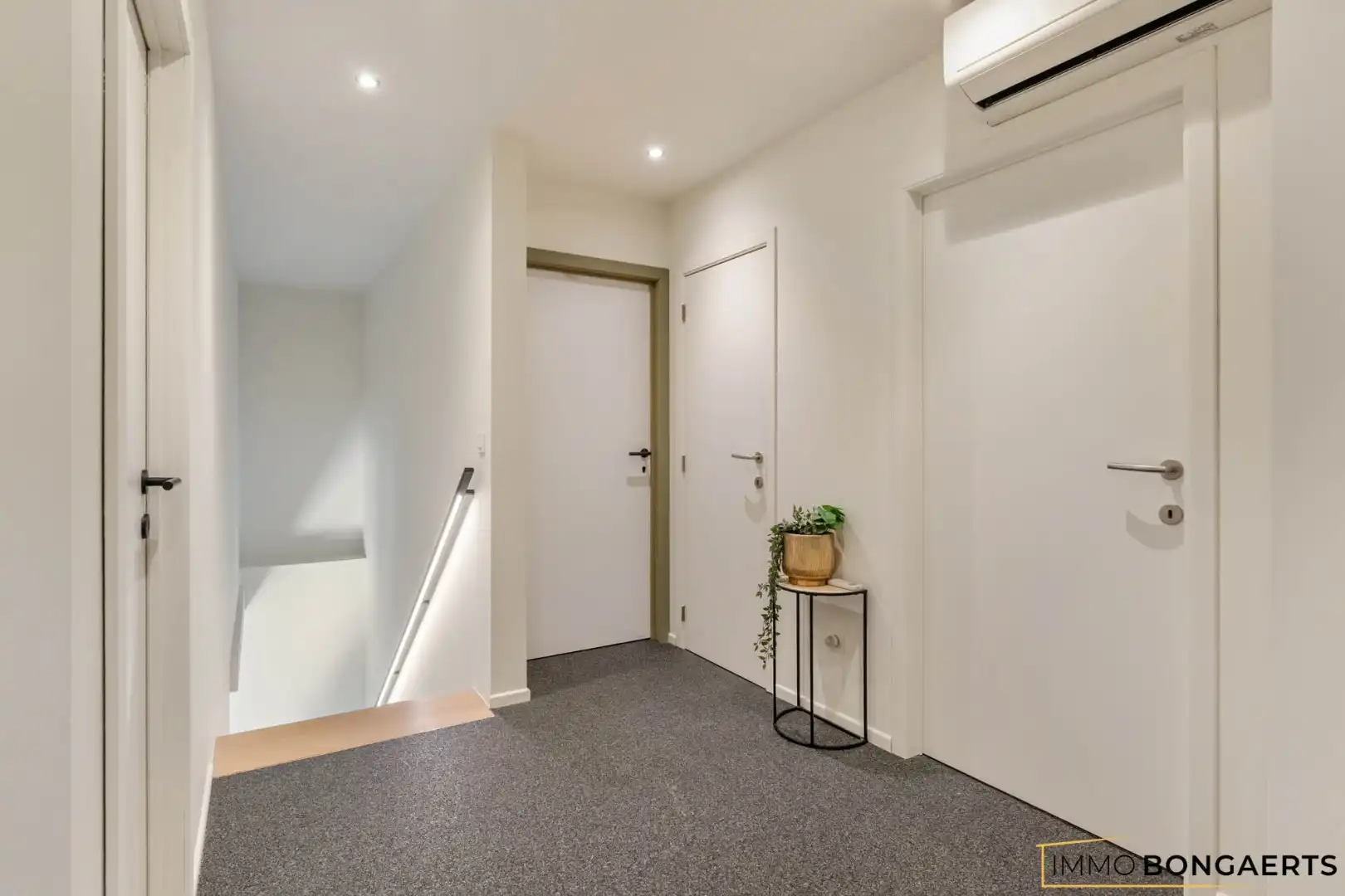 Energiezuinige woning met zwembad op rustige ligging in As foto 26