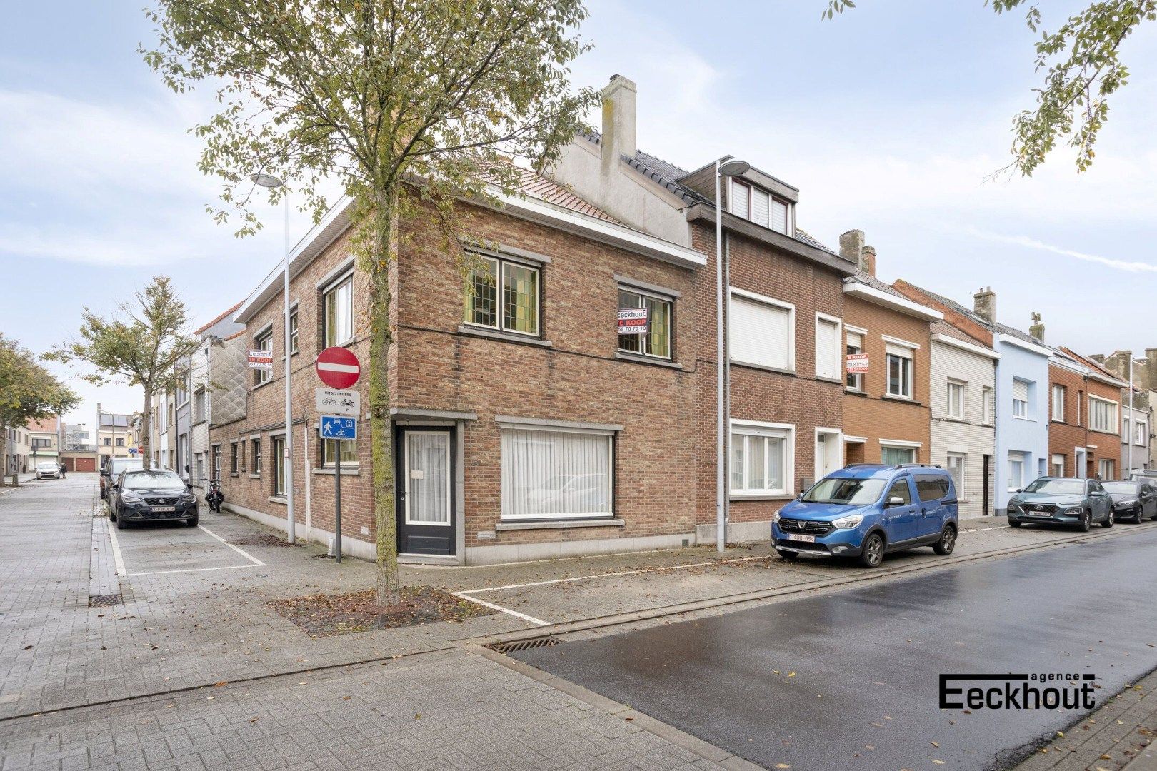 Ruime hoekwoning met terras, garage en 3 slaapkamers in Bredene-Sas foto 2