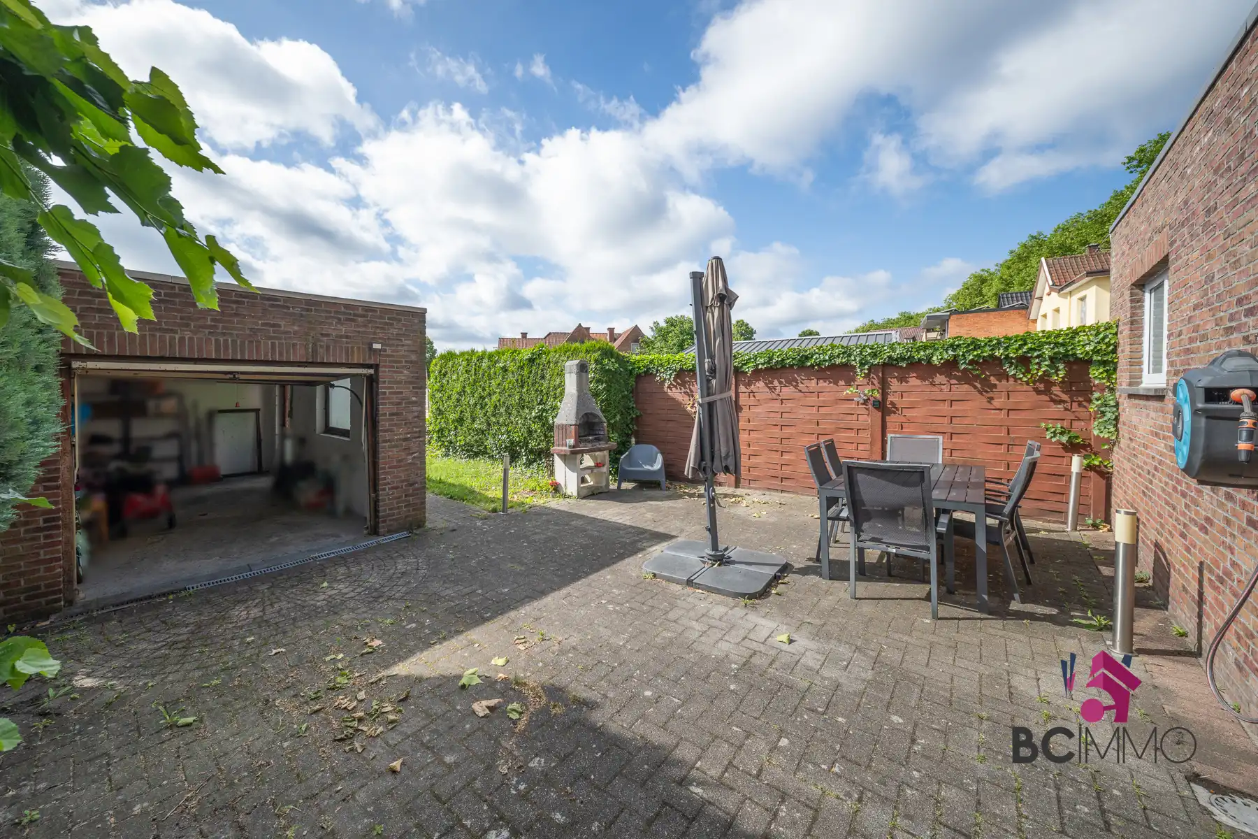 Halfopen woning in groene woonwijk  foto 3