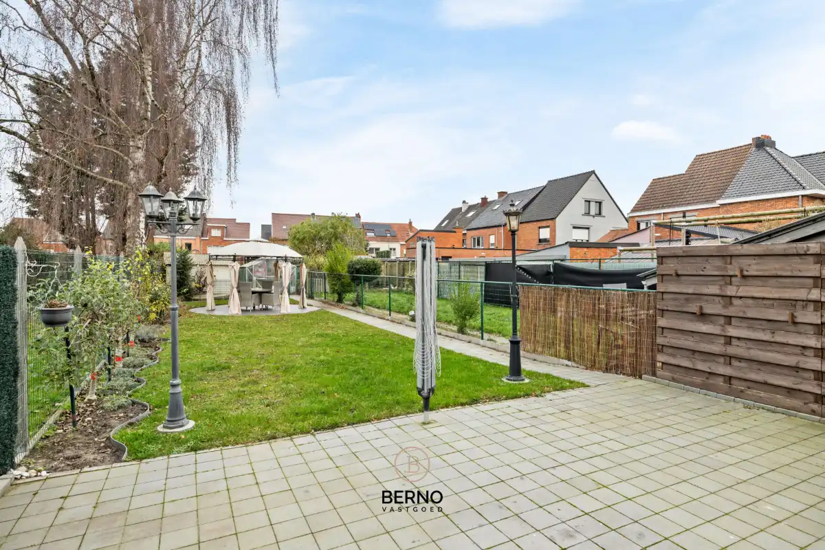 Ruime, gerenoveerde woning met knappe tuin foto 13