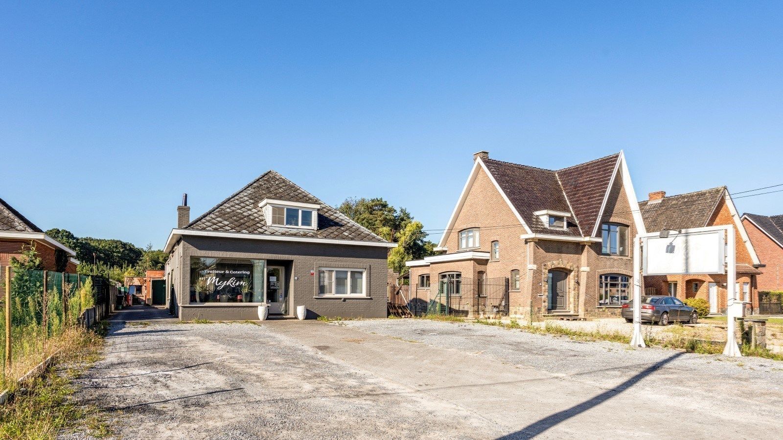 Ruime handelswoning met grote parking op Liersesteenweg  foto {{pictureIndex}}