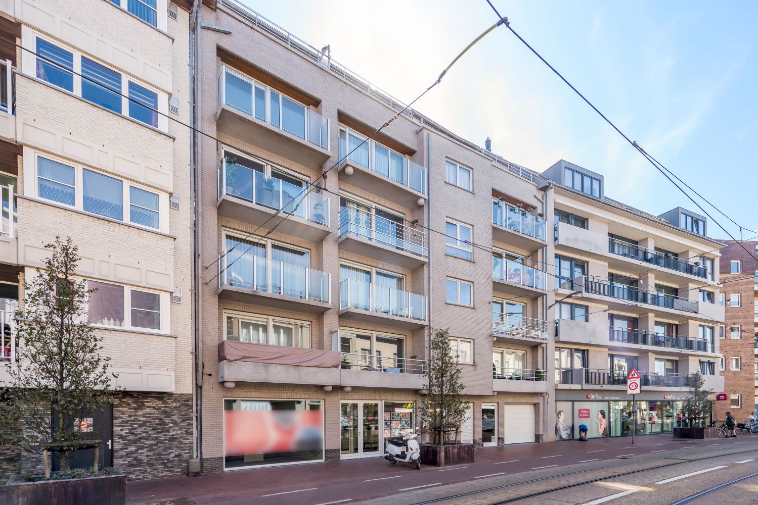 Ruim appartement met drie slaapkamers en twee badkamers( één met douche en één met bad). foto {{pictureIndex}}
