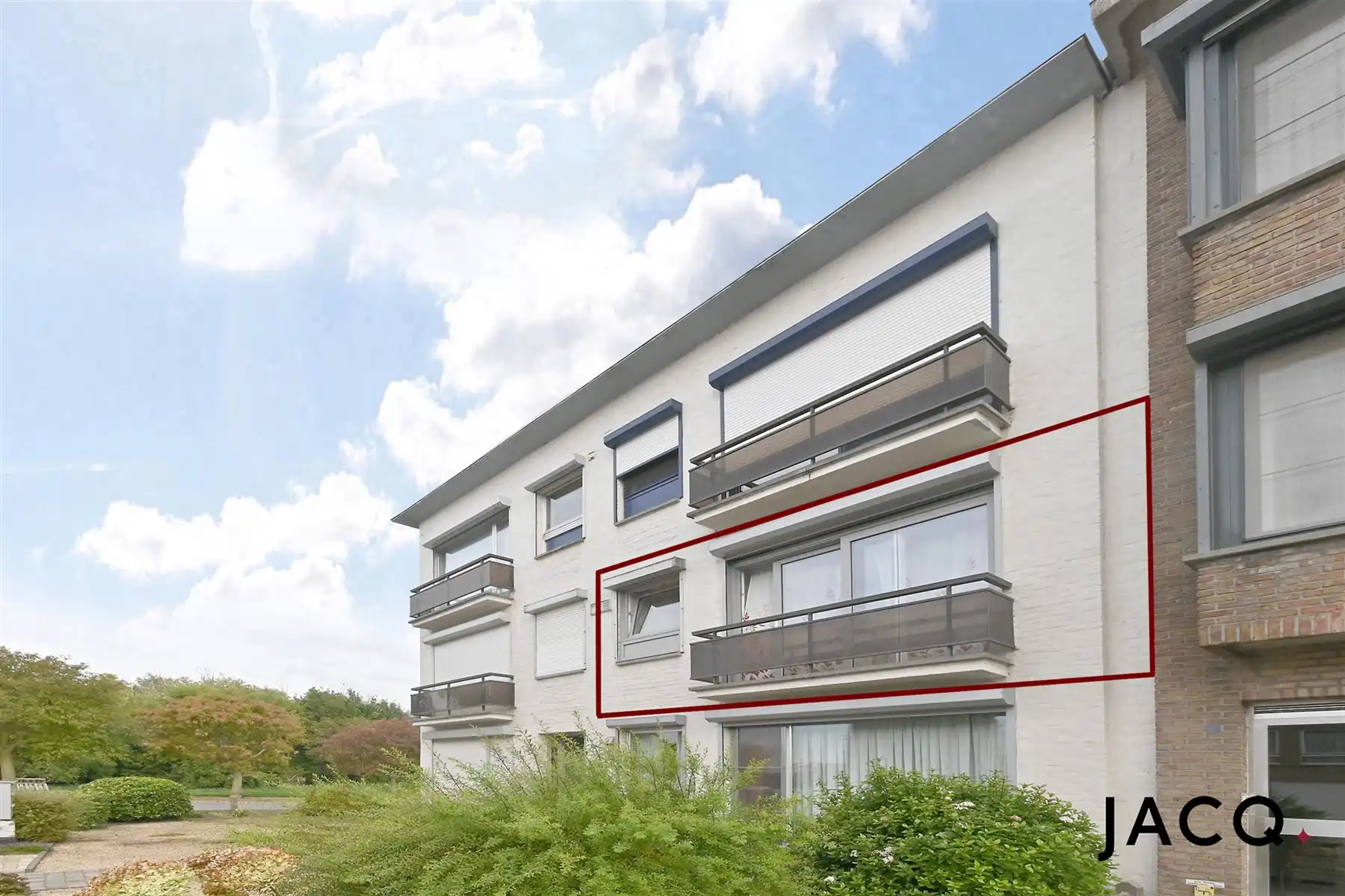 Gerenoveerd appartement met 2 slpk's, aparte garage nabij "De Schorre"! foto 13