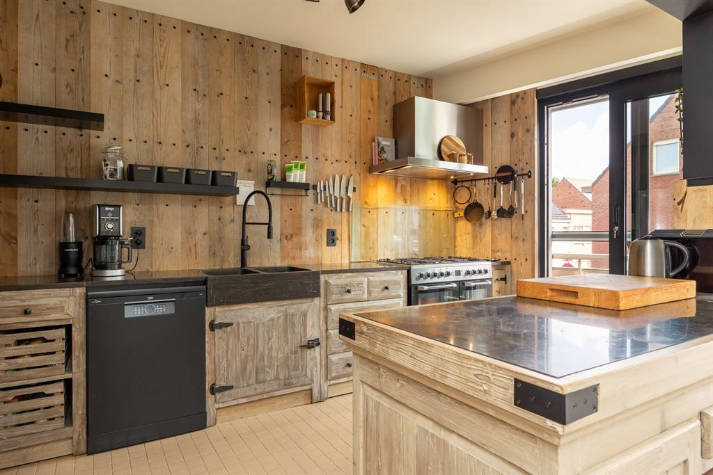 Instapklaar appartement met loftallures foto 3