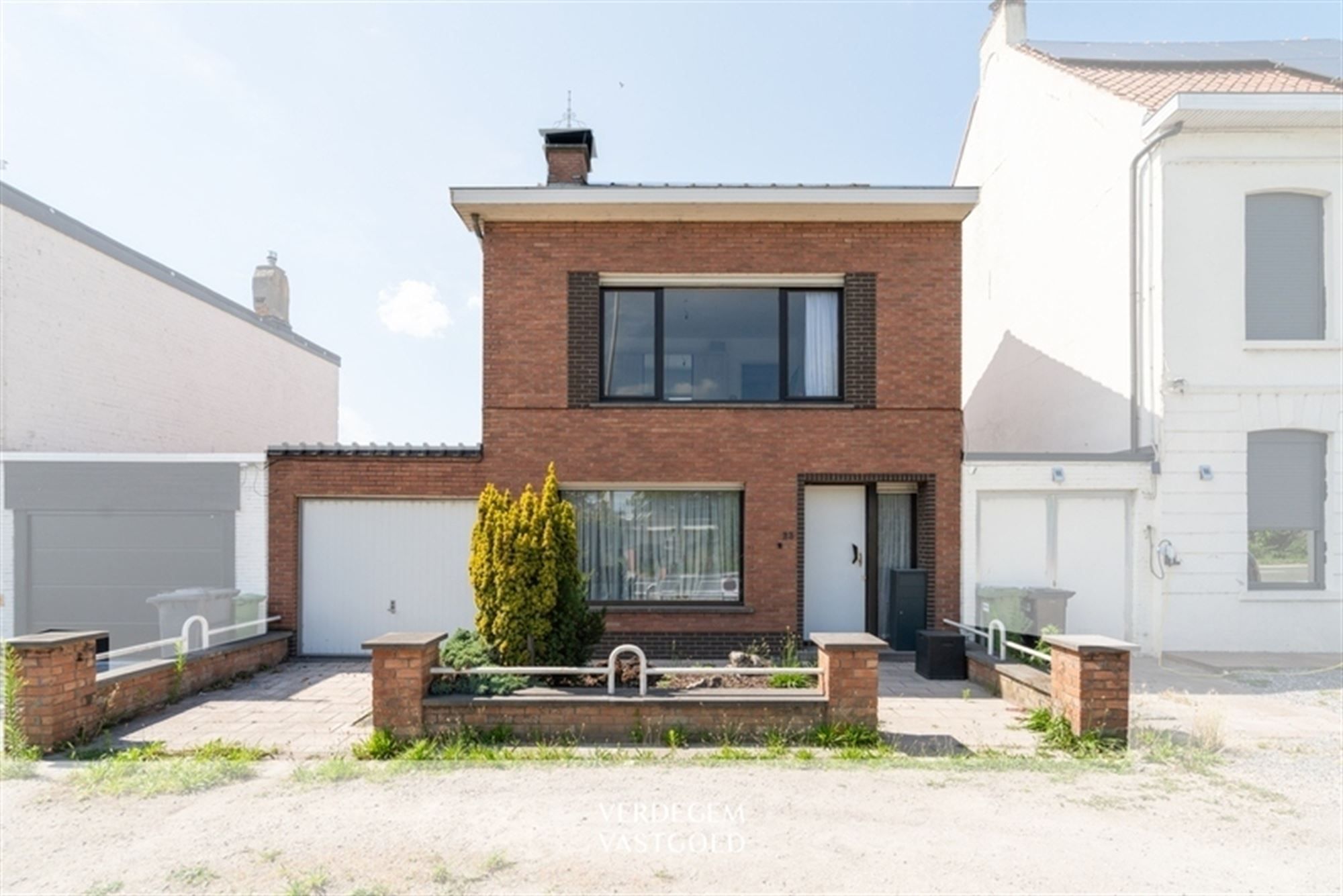 Hoofdfoto van de publicatie: Ruim wonen in een ondernemende omgeving, tussen kanaal en nieuw groen - te renoveren