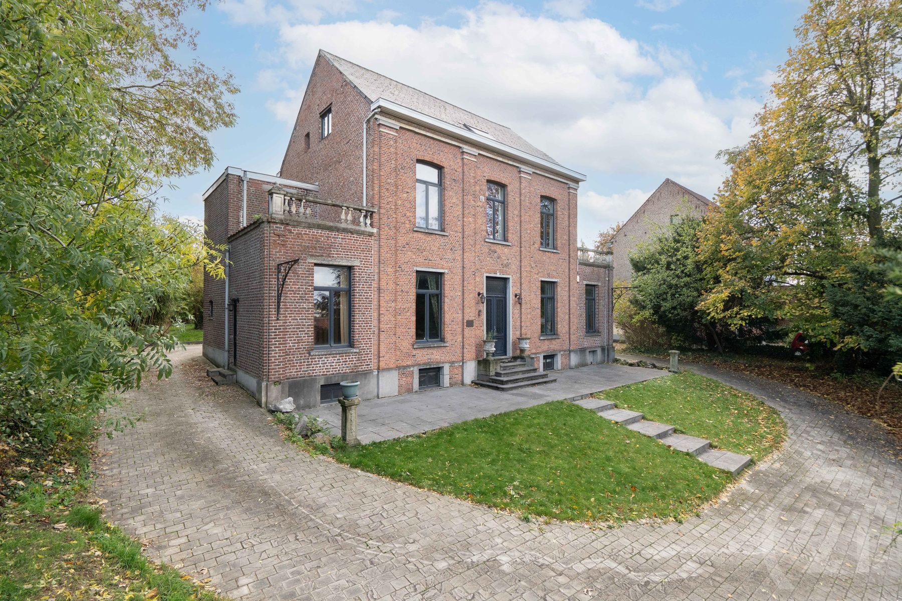 Elegante herenwoning met 6–7 slaapkamers foto 2