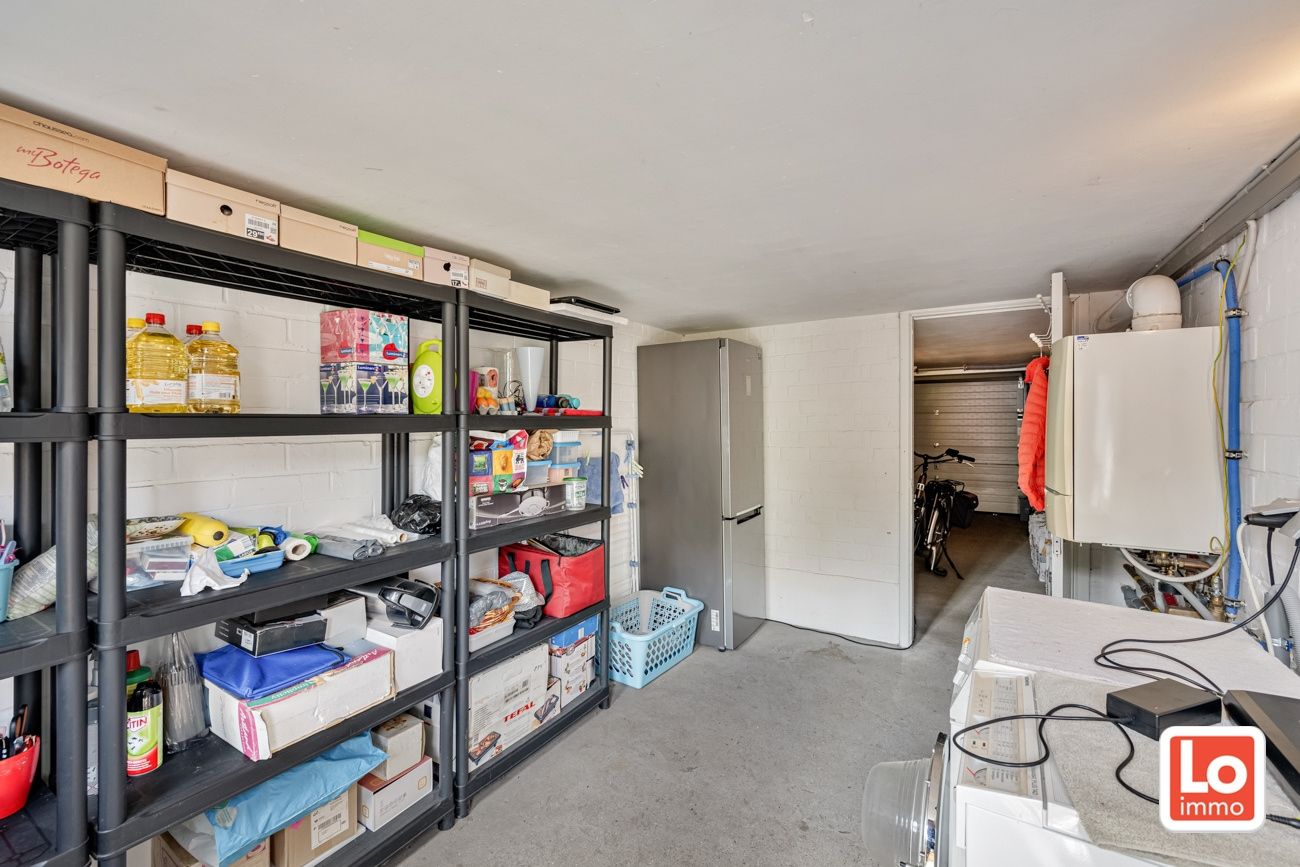 Volledig gerenoveerd en instap klaar appartement met tuintje en ruime garage in het hartje van Oostakker. foto 11