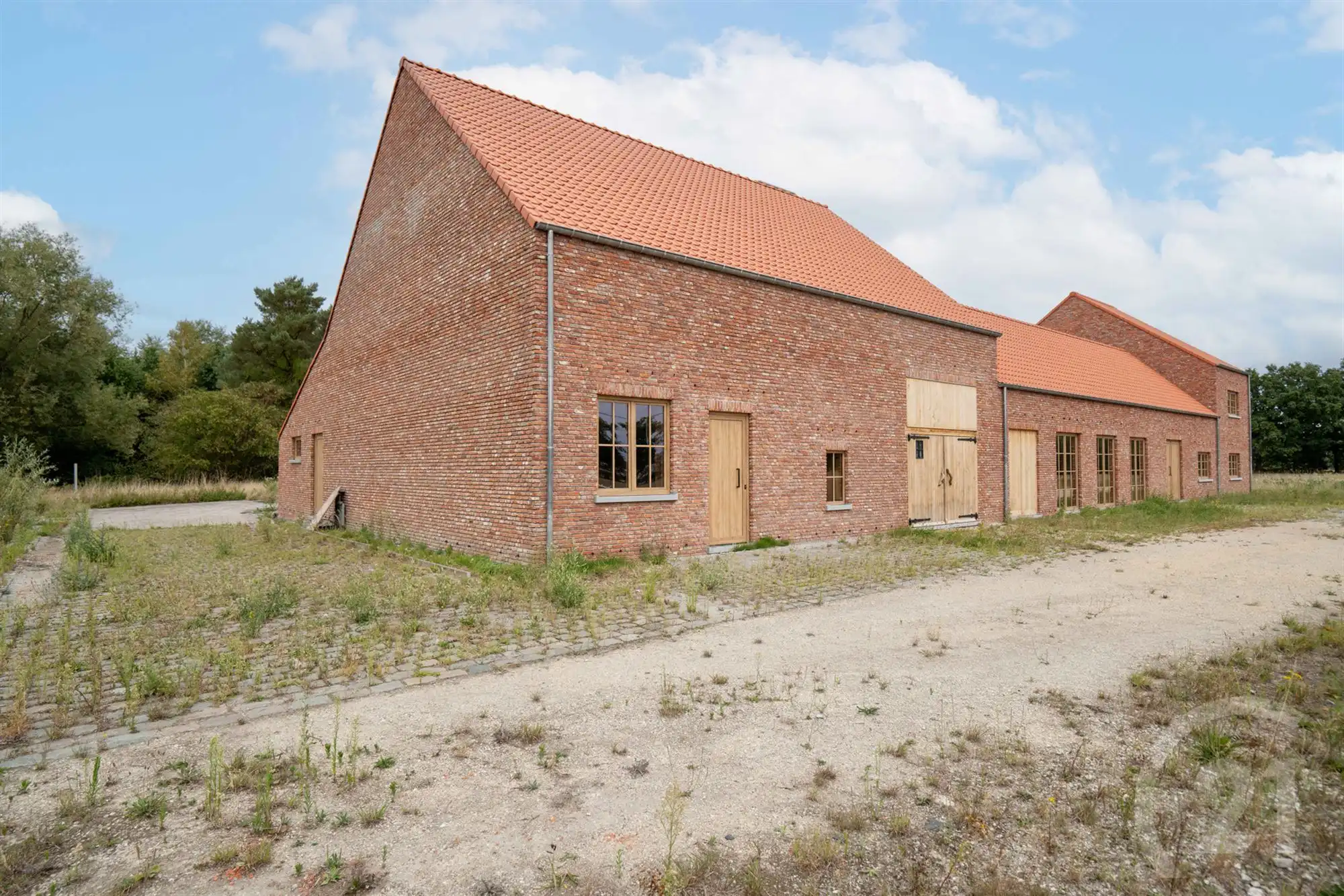 Prachtige en idyllisch gelegen hoeve (casco) op 4 hectare! foto 6