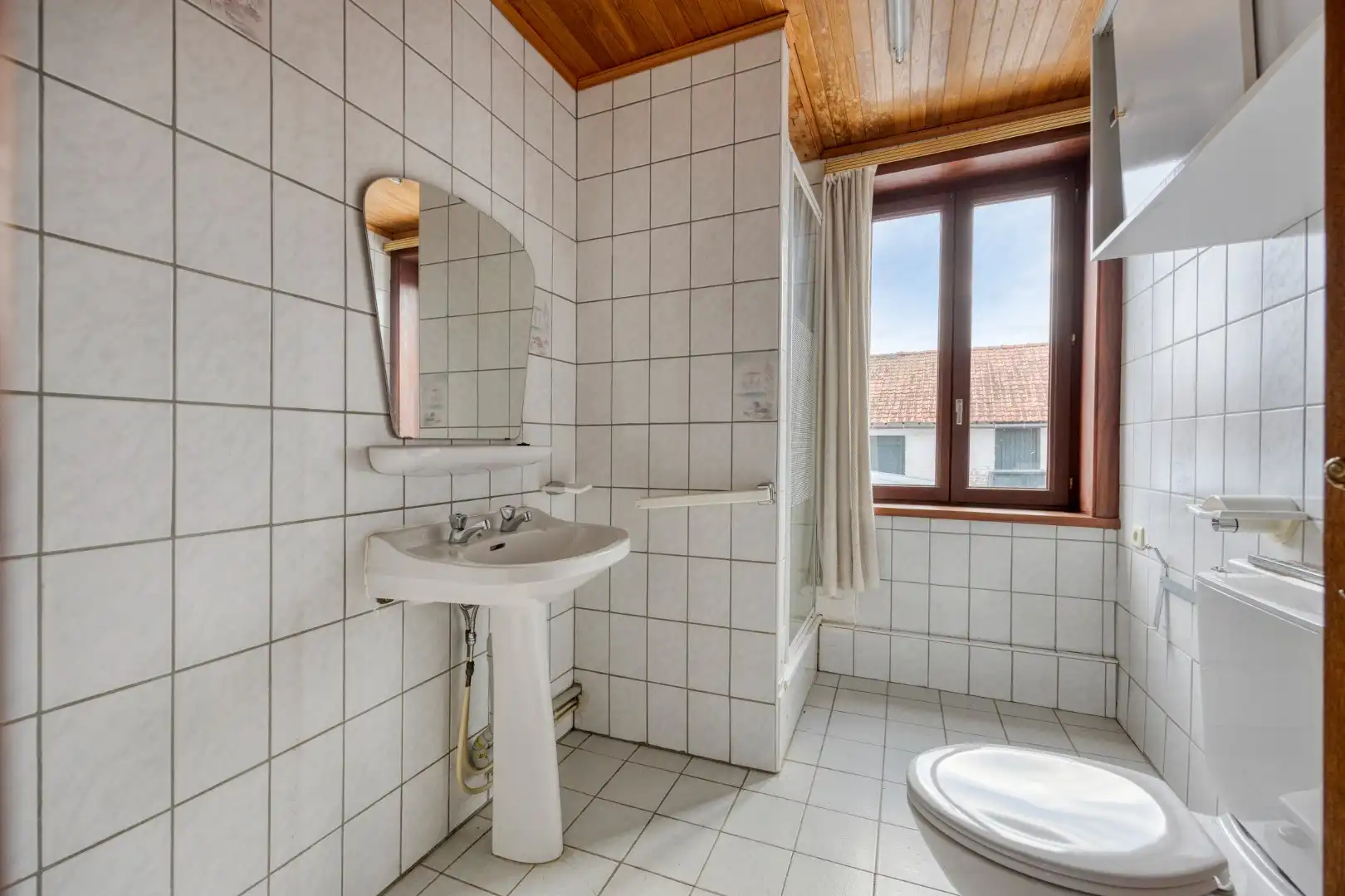 Hoevewoning met binnenkoer, stallen en tuin in landelijke dorpsligging te Nerem foto 16