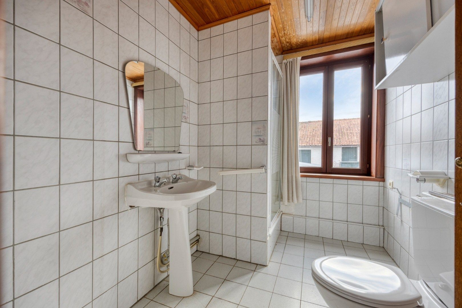 Hoevewoning met binnenkoer, stallen en tuin in landelijke dorpsligging te Nerem foto 16