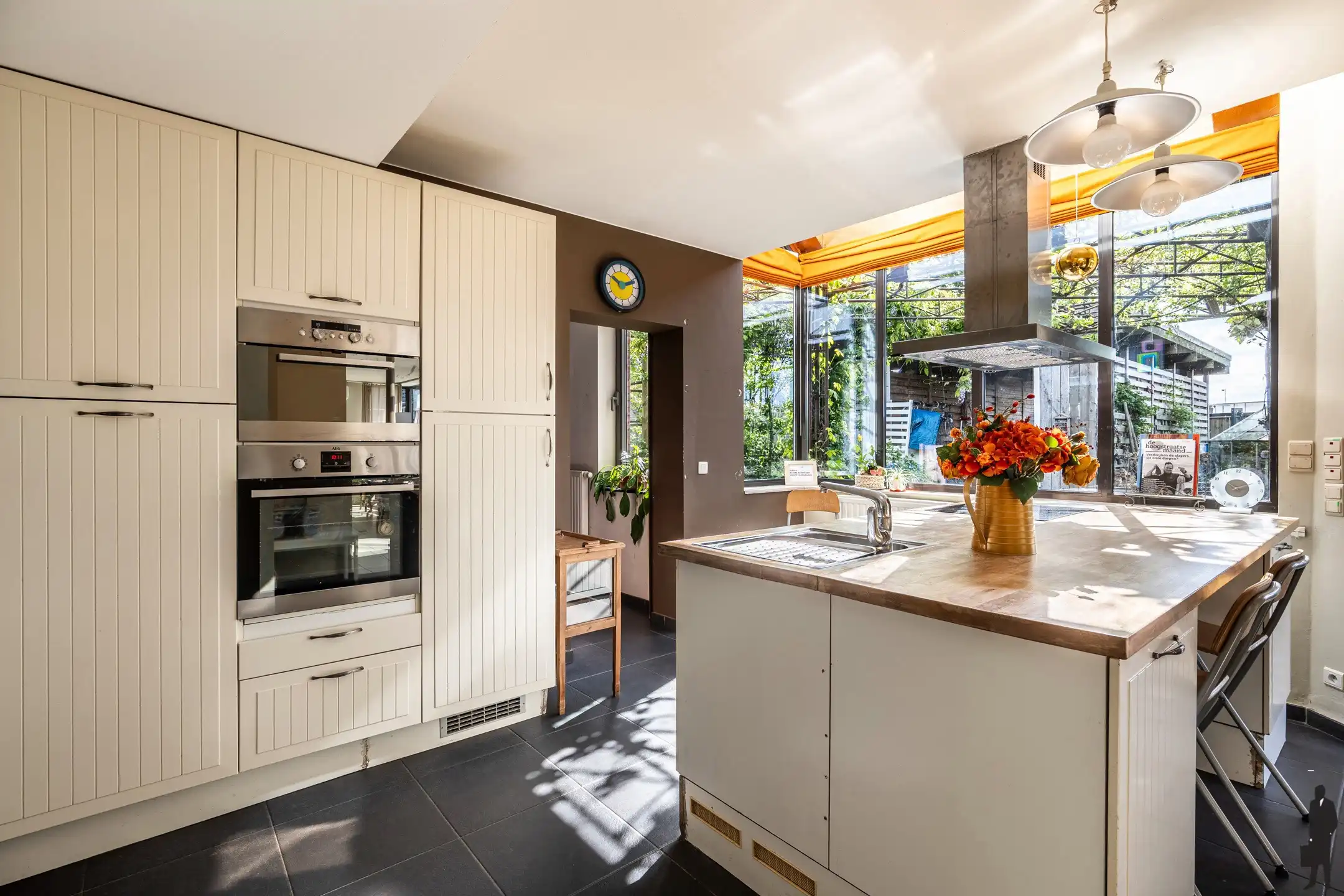Vrijstaande, ruime gezinswoning met 5-7 slpk. en/of mogelijkheden tot kantoor - beroep aan huis foto 10