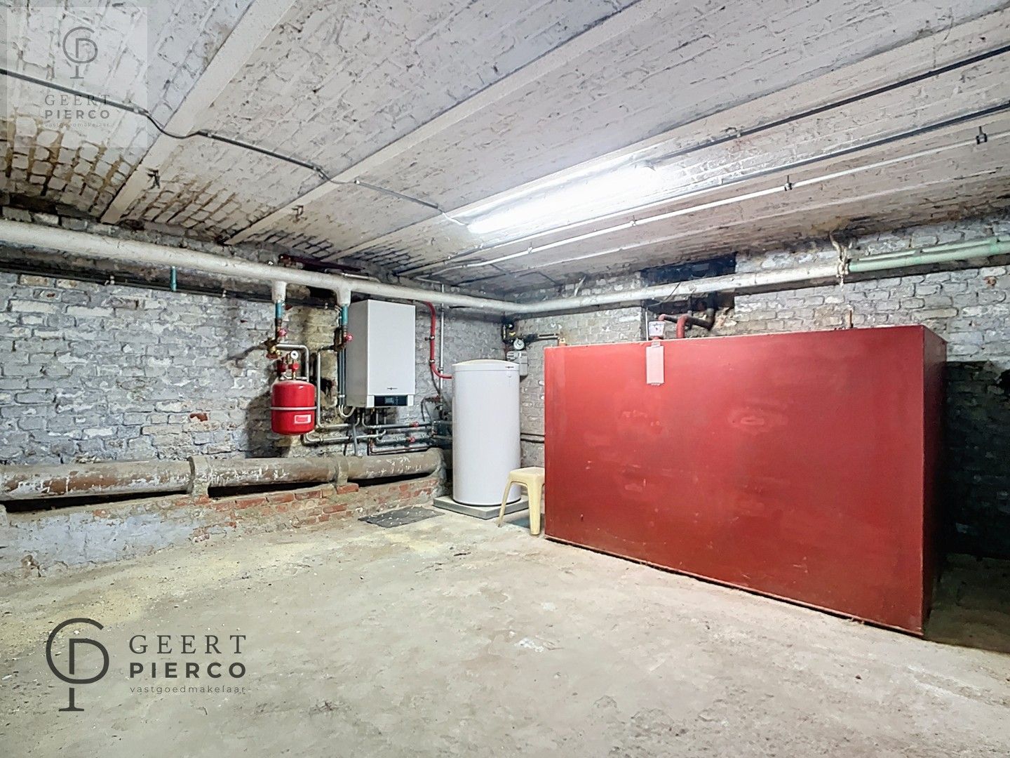 Statige stadswoning halfopen bebouwing centrum Landen foto 29