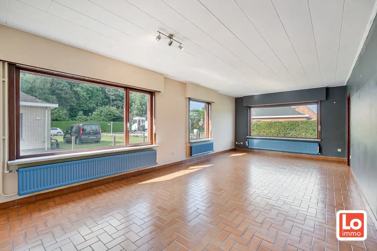 VERKOCHT! Degelijke open gelijkvloerse bebouwing met inpandige garage op een toplocatie in Lochristi! foto 7