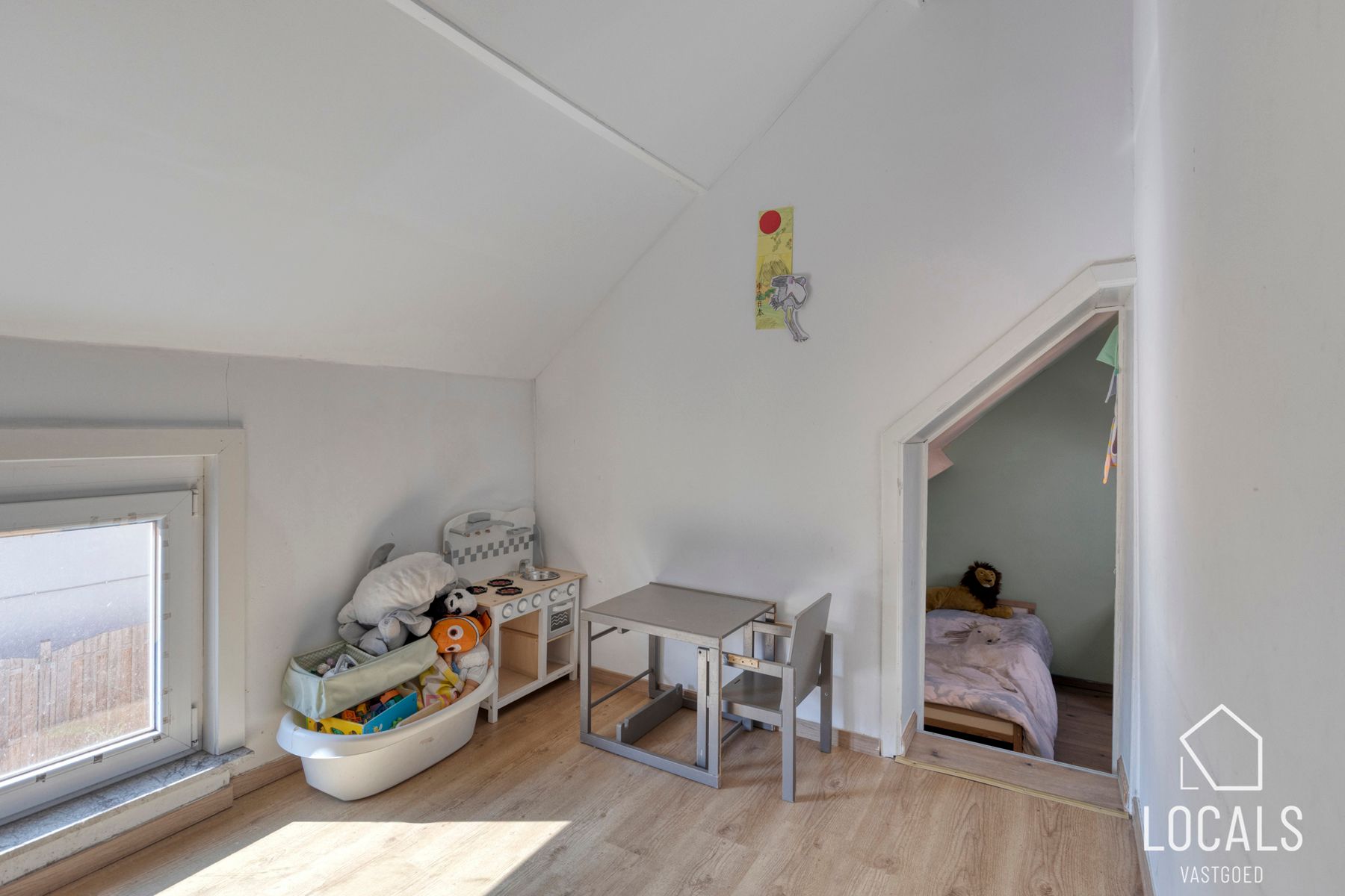 Op te frissen woning in het centrum van Liedekerke foto 10