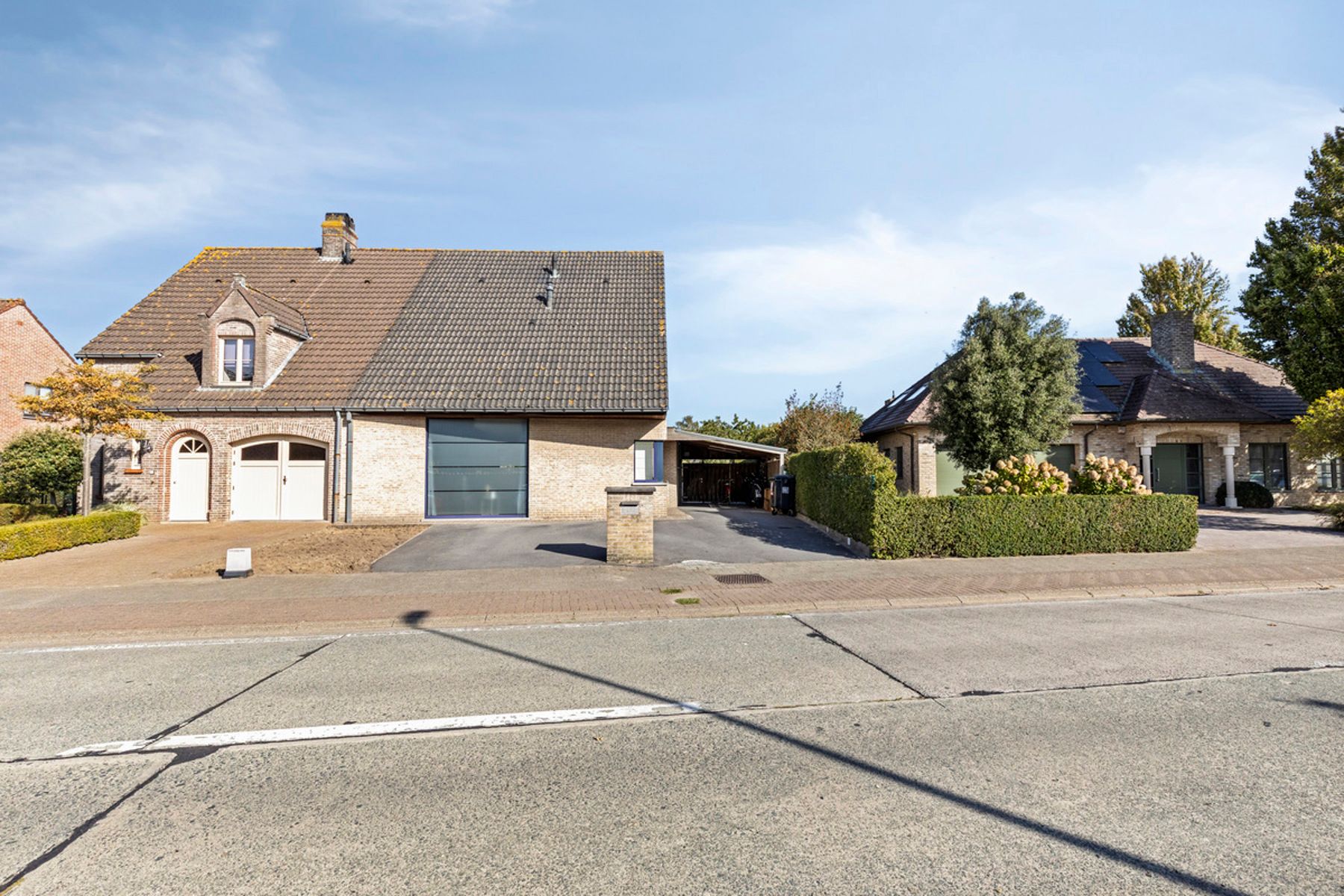Instapklare HOB met 4 slaapkamers en polyvalent bijgebouw foto {{pictureIndex}}
