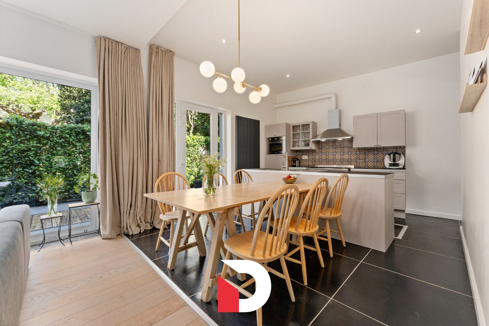 Burgerwoning met 5 slk en vergunde gastenlogies foto 6