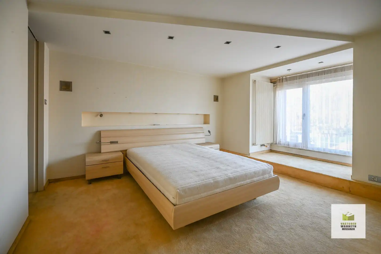 Ruime te renoveren gezinswoning met grote garage en 4 slaapkamers op 349 m2 foto 16