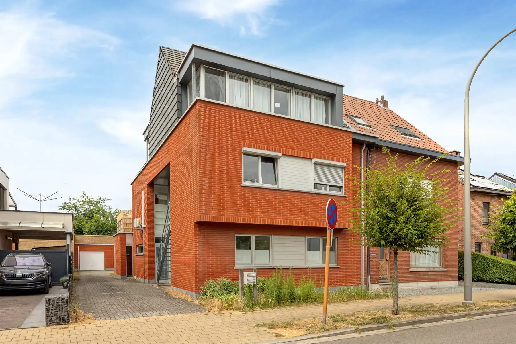 Duplex nabij centrum van Hoevenen – instapklaar & met garage foto {{pictureIndex}}