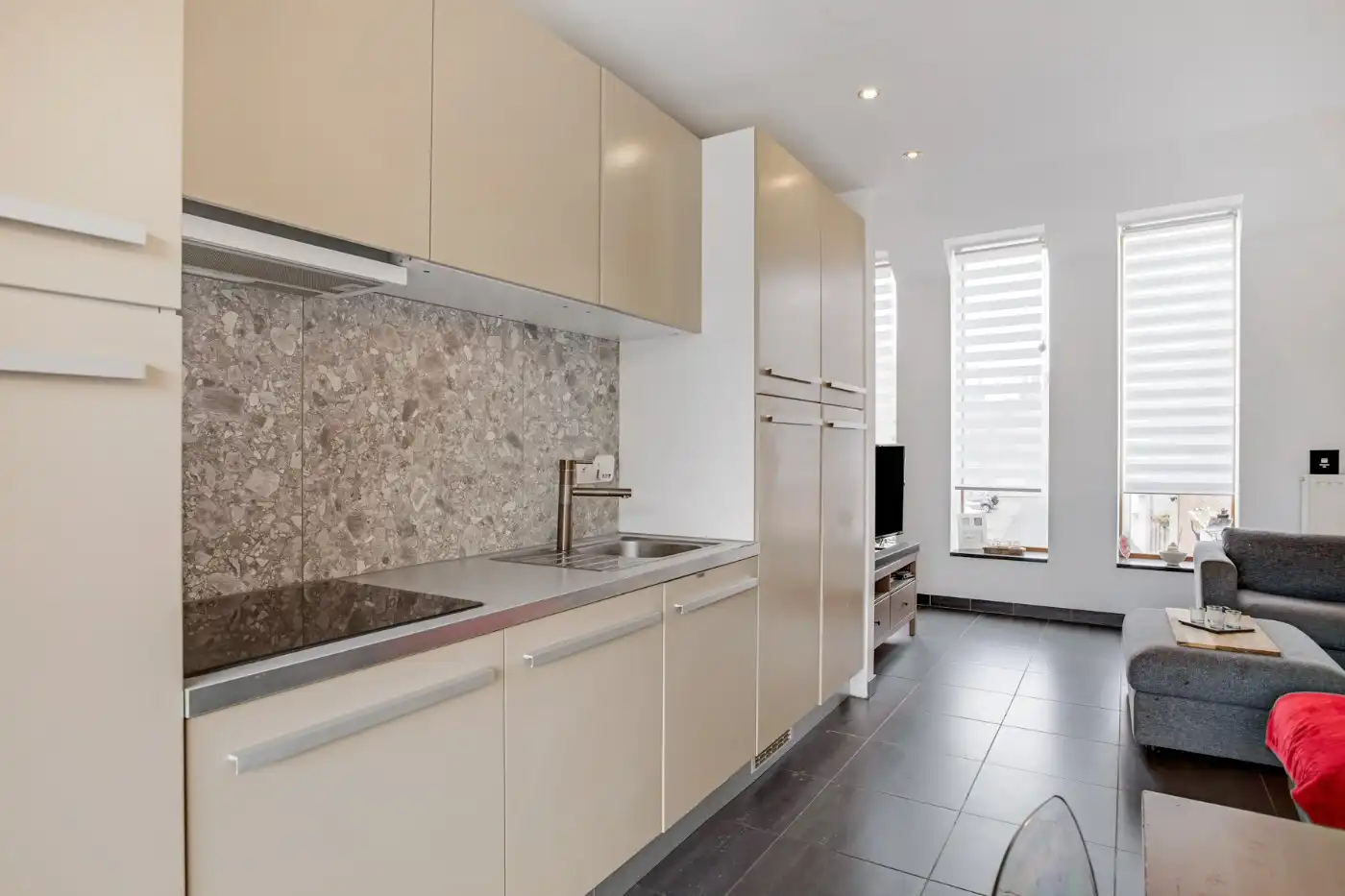 Centraal gelegen handelshuis met woonst foto 18