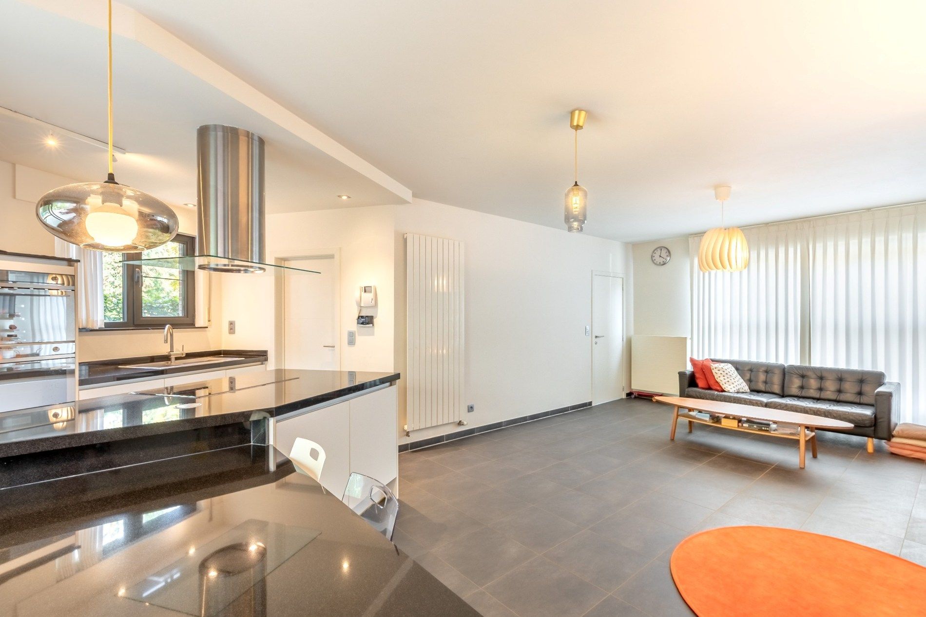 Ruime gezinswoning in perfecte staat van onderhoud! foto 3