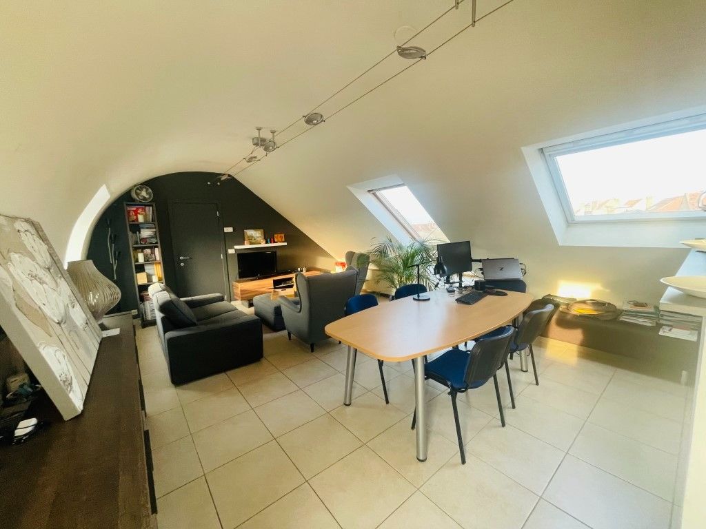 Kristus -Koning  Gezellig LICHTRIJK ENERGIEZUINIG appartement met 1 slaapkamer+ autostaanplaats in open lucht, LIFT in het gebouw. foto 2