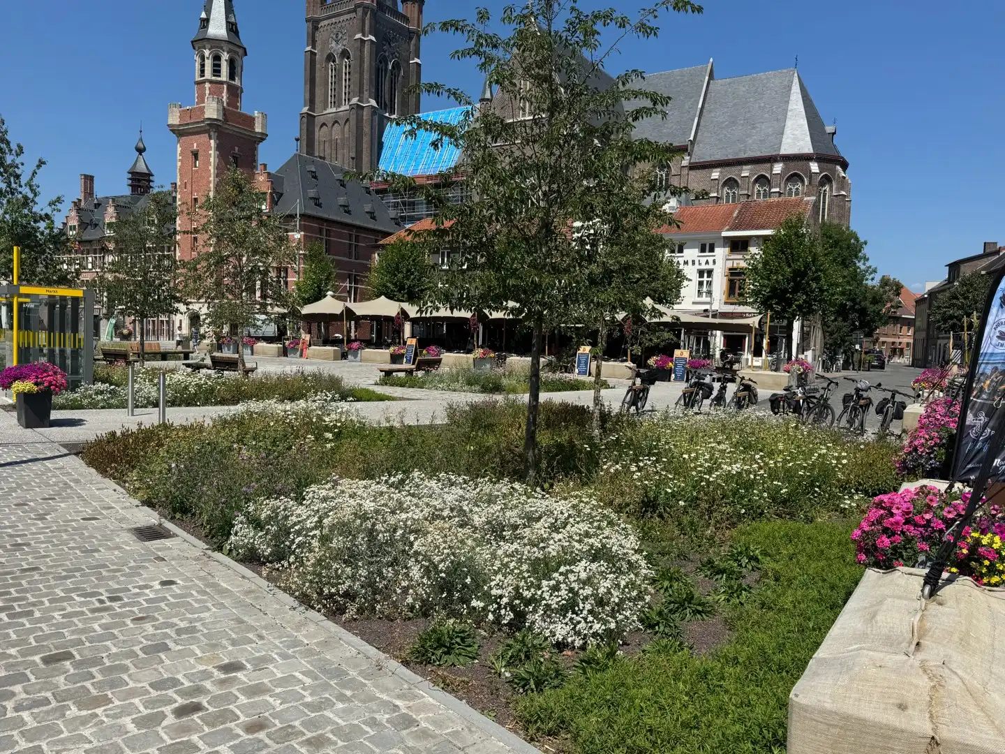 Charmant café met enorm potentieel op de markt van Eeklo foto 2
