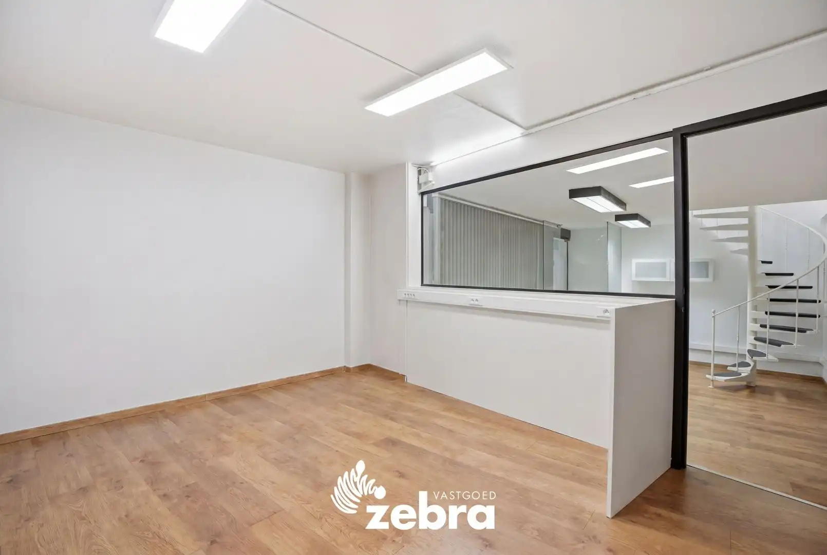 Handelspand met commerciële topligging in Roeselare! foto 4