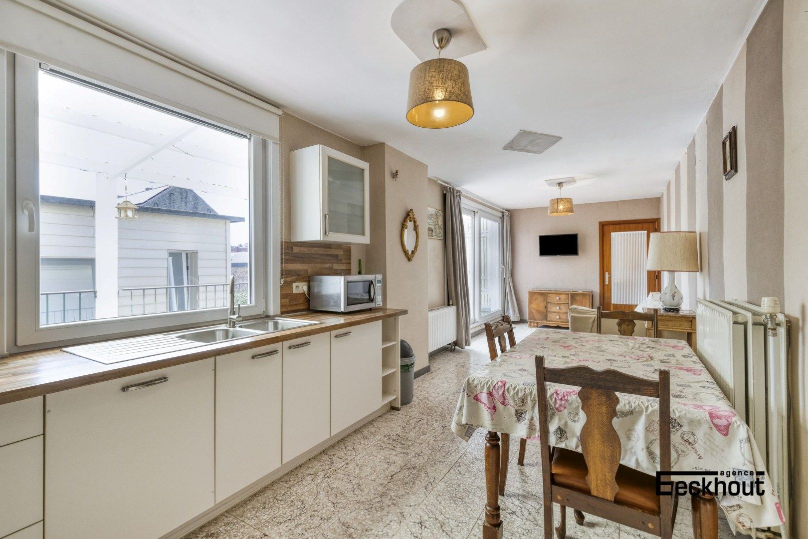 Zeer ruime woning met veel potentieel! foto 4