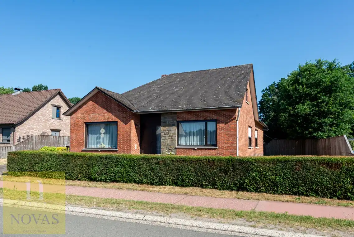 Hoofdfoto van de publicatie: Landelijk gelegen woning op een perceel van 15 are, 23m straatbreedte