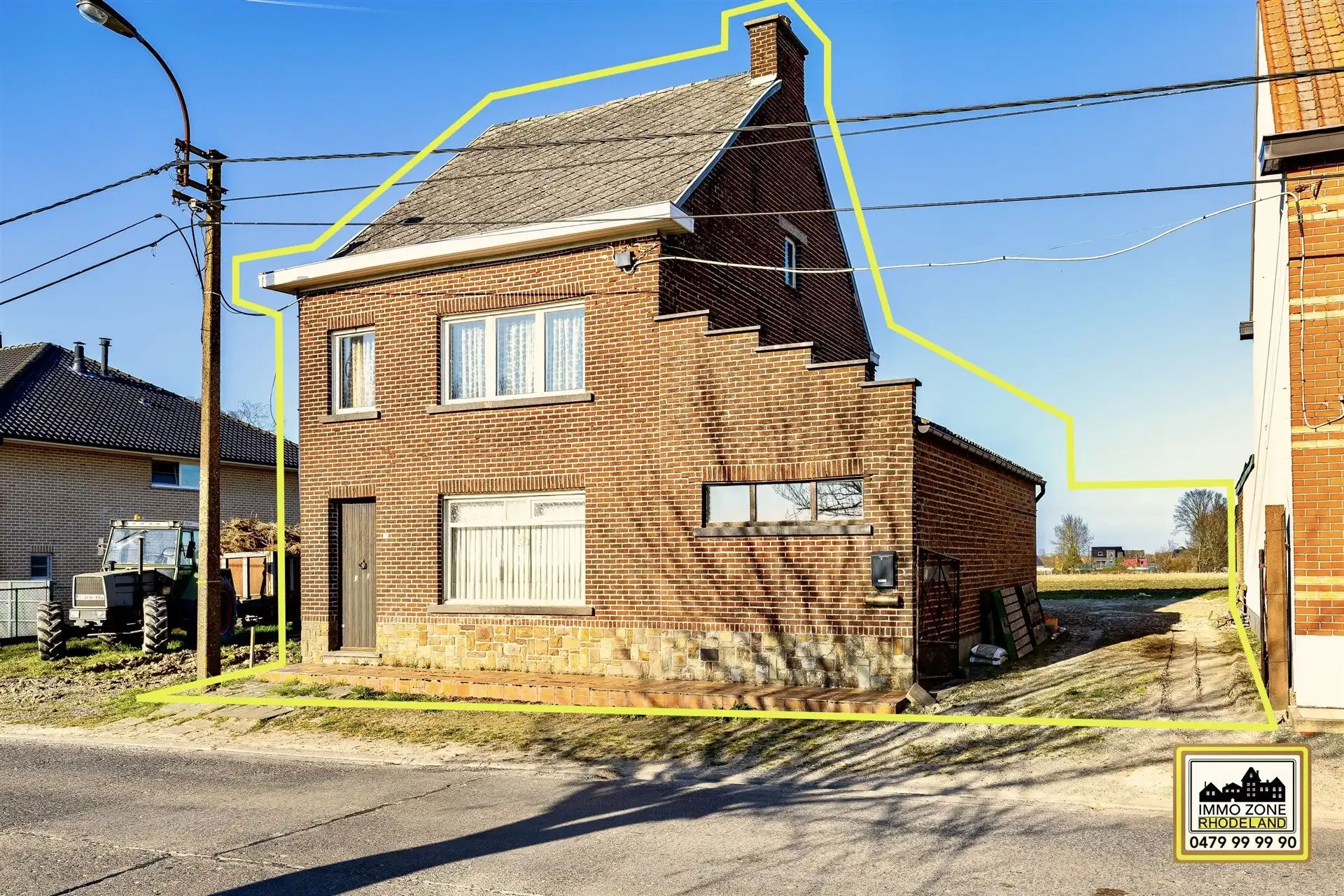 Hoofdfoto van de publicatie: Gunstig gelegen te renoveren woning met 3 slpks en tuin