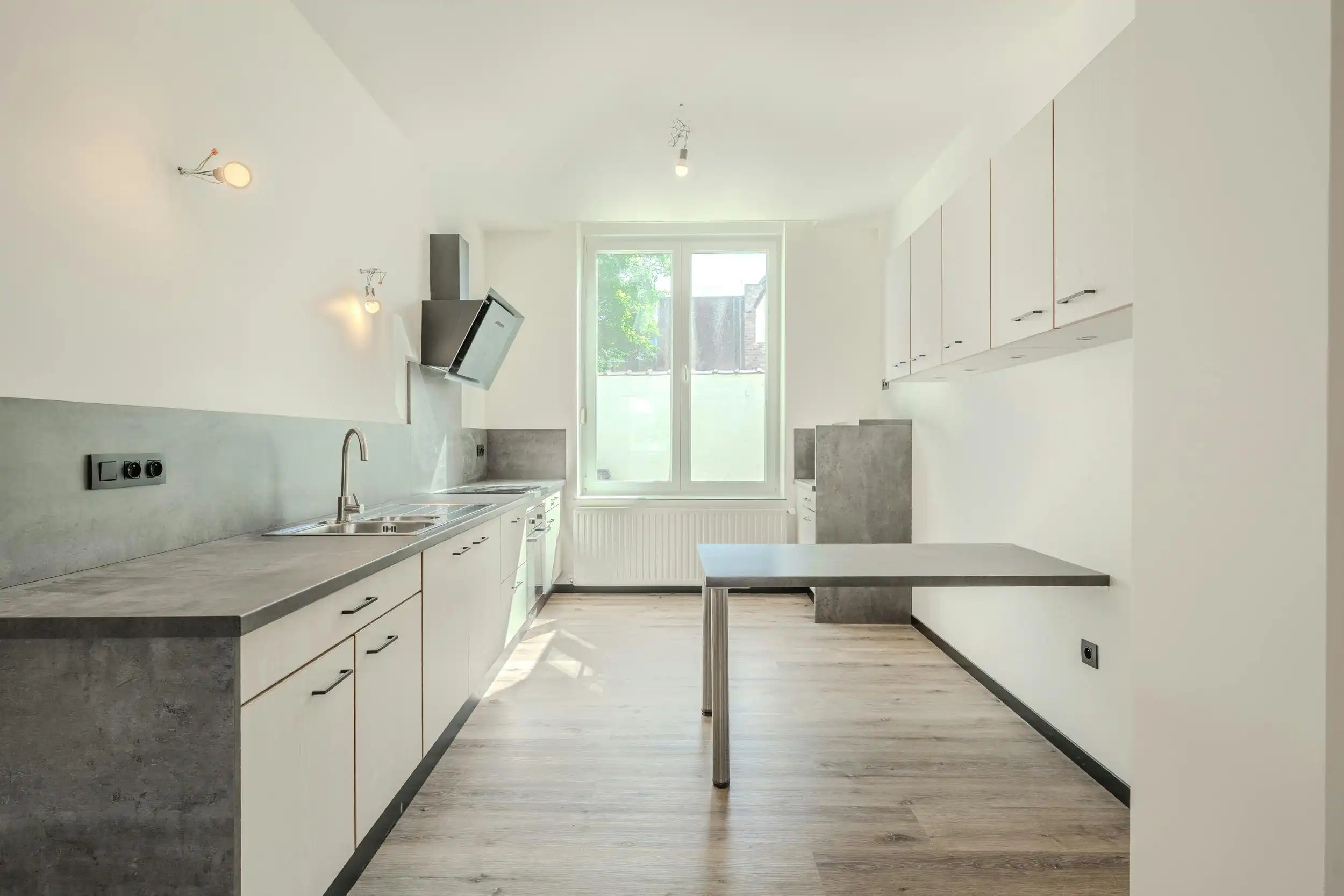 Totaal gerenoveerd huis te koop in hartje Ieper foto 11