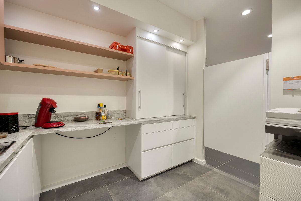 BAANWINKEL MET PARKING OP TOPLOCATIE foto 11