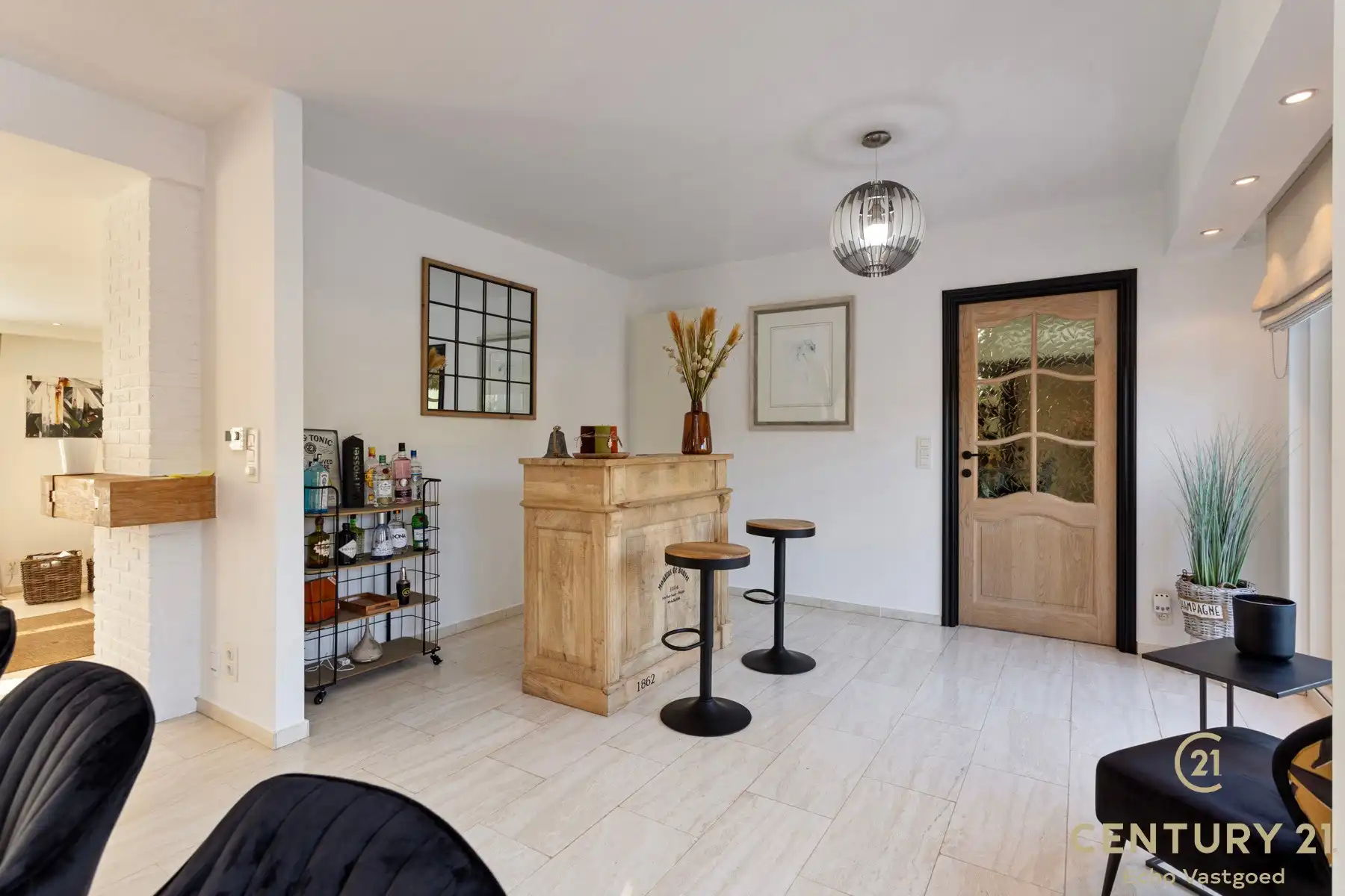 Ruime, gerenoveerde villa met fraaie tuin op ca 2420m² foto 10