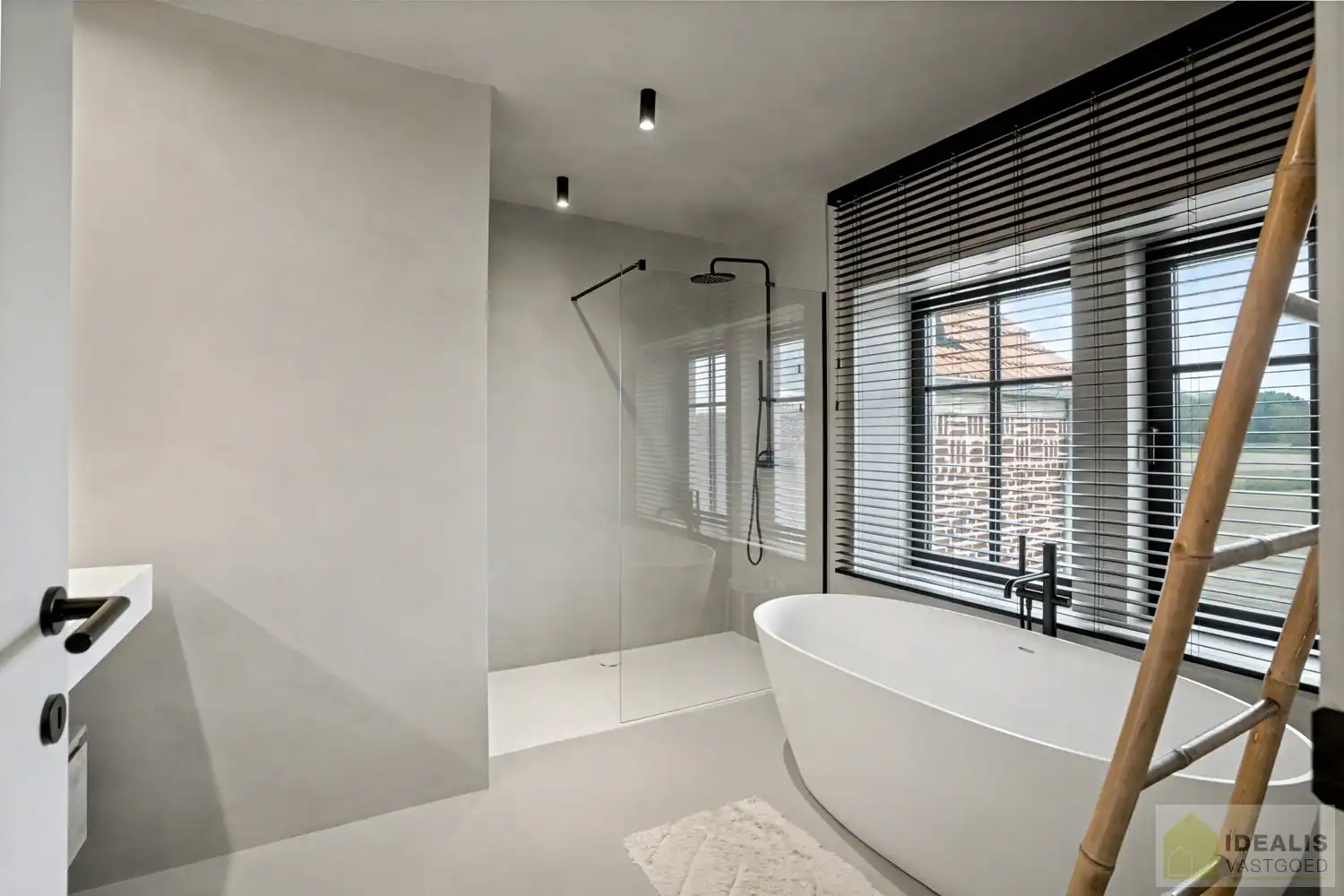 IDEALIS VASTGOED - EEN BIJZONDER HUIS, EEN BIJZONDERE LOCATIE, EEN UNIEKE KANS OM TE WONEN IN EEN AUTHENTIEK LANDHUIS MET EEN PRACHTIGE INRICHTING EN EEN HOOGWAARDDIGE AFWERKINGSGRAAD! foto 48