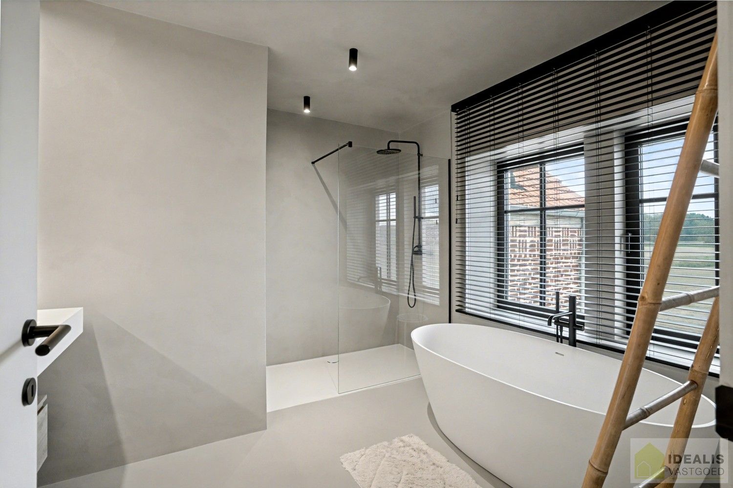 IDEALIS VASTGOED - EEN BIJZONDER HUIS, EEN BIJZONDERE LOCATIE, EEN UNIEKE KANS OM TE WONEN IN EEN AUTHENTIEK LANDHUIS MET EEN PRACHTIGE INRICHTING EN EEN HOOGWAARDDIGE AFWERKINGSGRAAD! foto 48