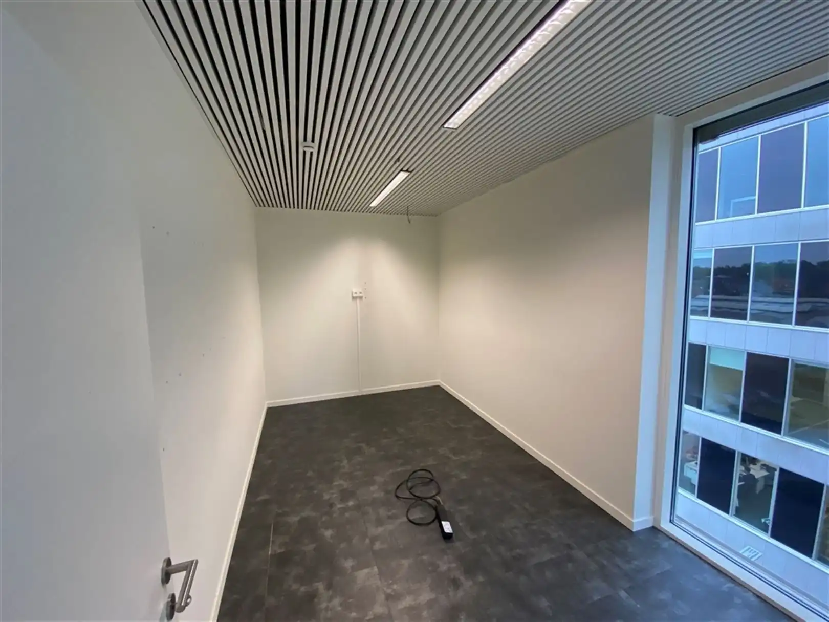 Instapklaar ingericht kantoor aan afriitencomplex Aalst foto 9