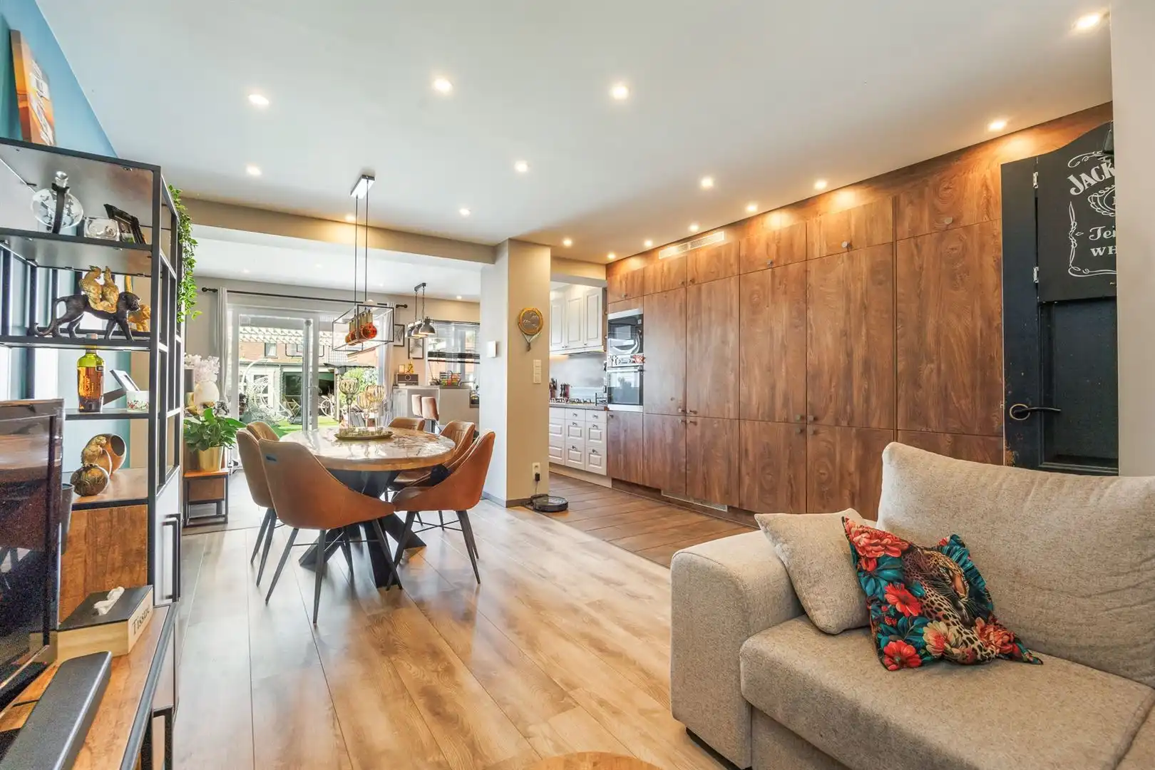 Ruim wonen in Tuinwijk met tuin, garage en vier slaapkamers foto 3