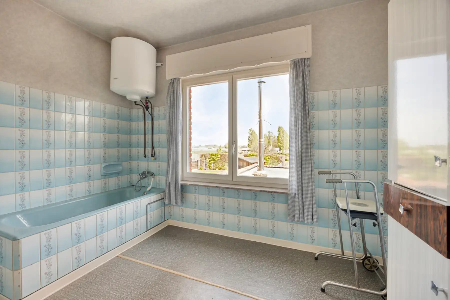 IN OPTIE - Solide te renoveren burgerwoning mét doorgang in Opstal foto 17
