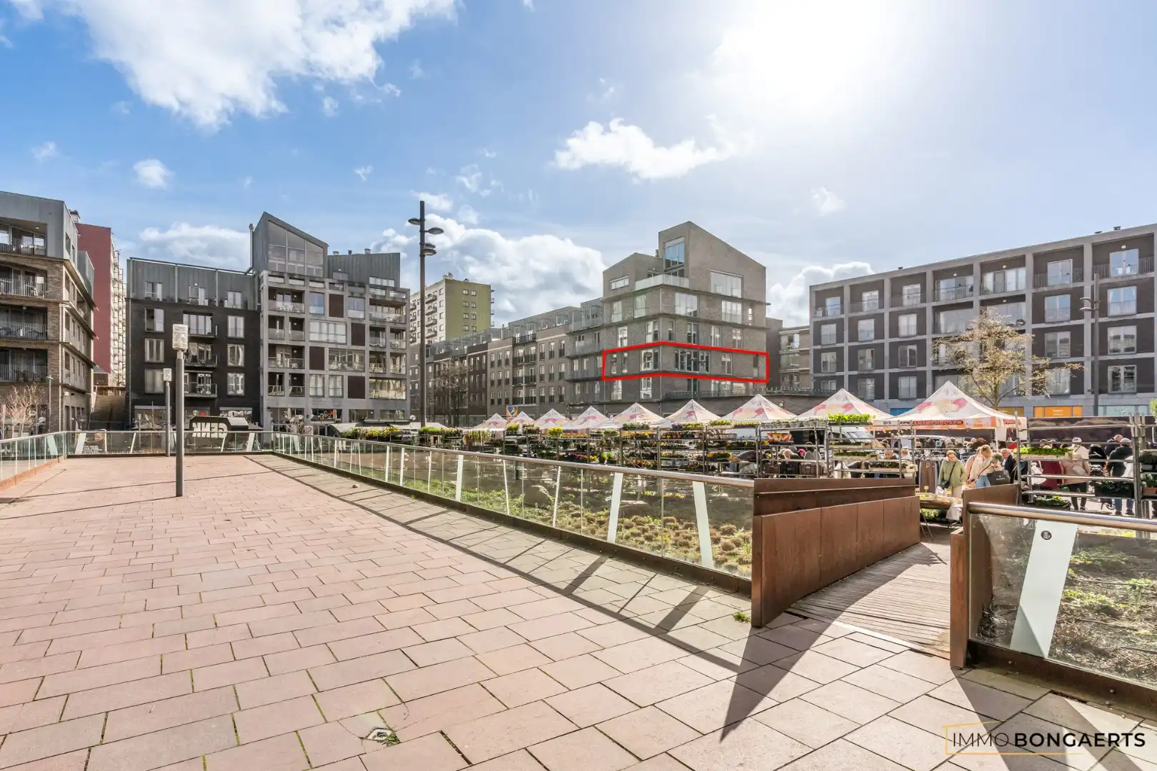 Ruim appartement met zicht op het stadsplein in het centrum van Genk foto {{pictureIndex}}