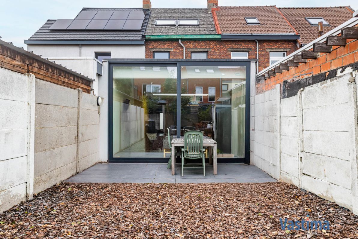 Instapklare stadswoning met tuin: ruimte, licht en comfort in één foto 20