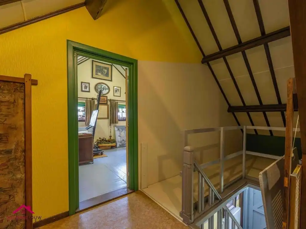 Karaktervolle, vrijstaande woning op riant perceel foto 27