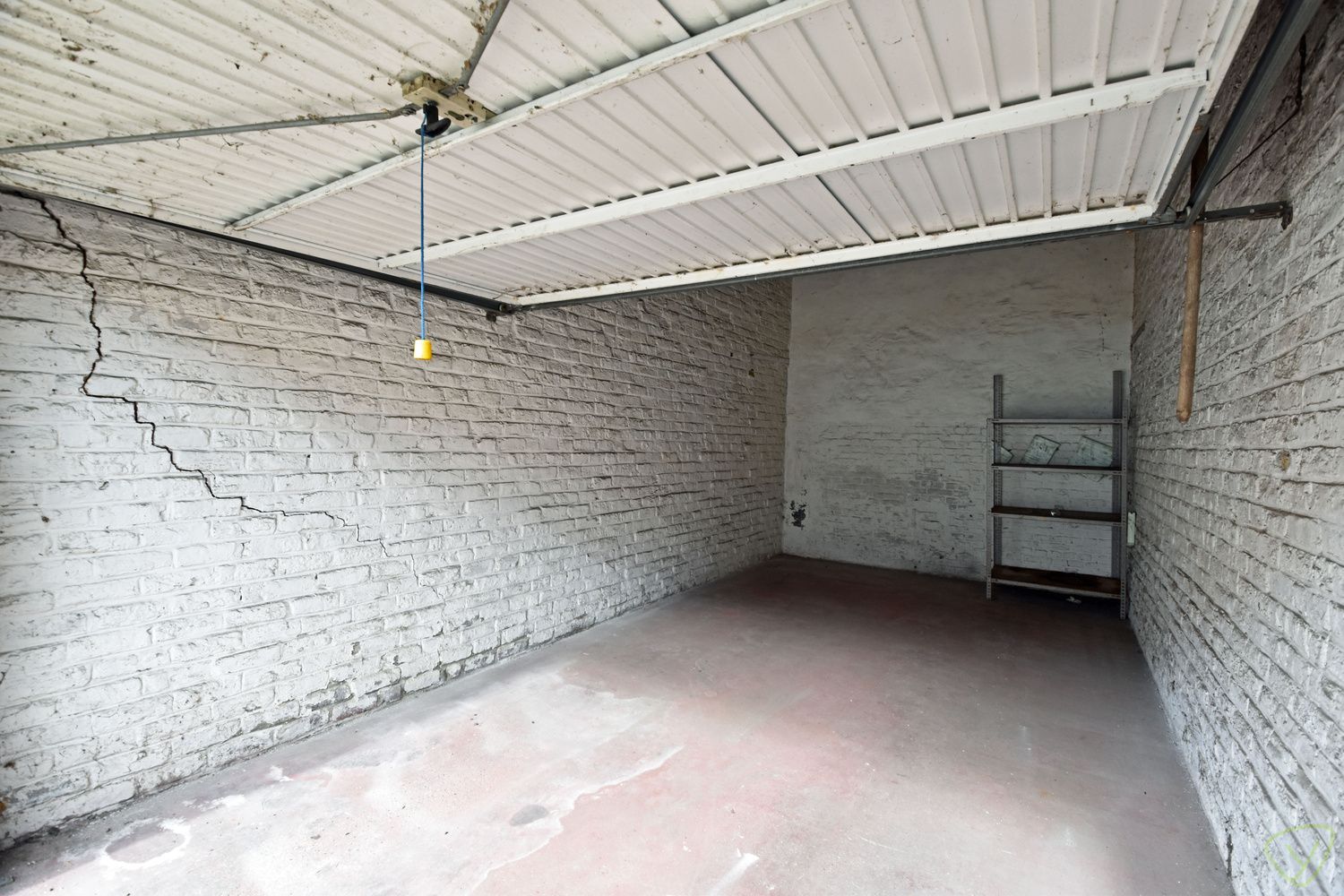 Ruime garage in de Garenstraat te Eeklo! foto 3