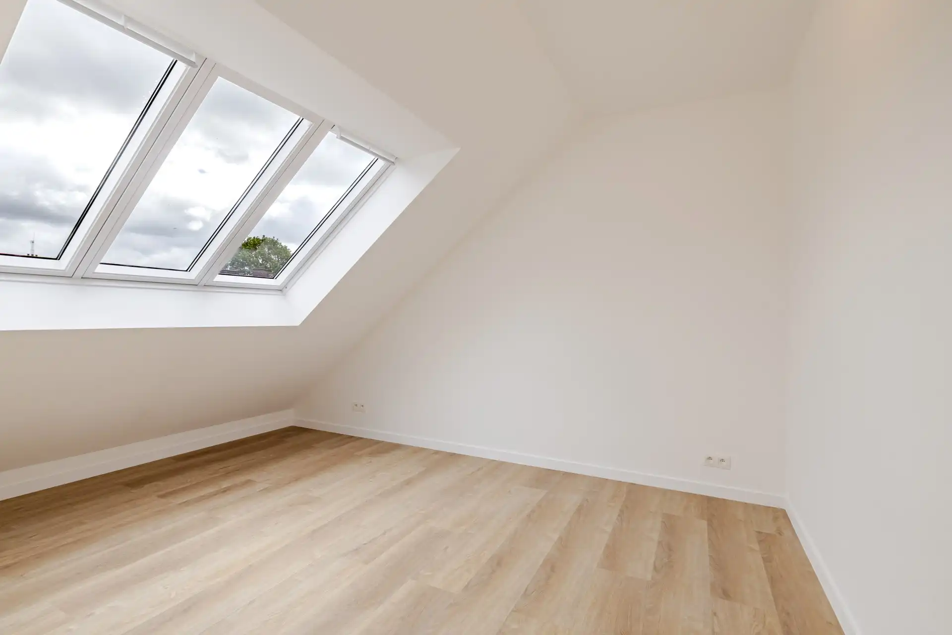 Volledig gerenoveerde stadswoning met 3 slaapkamers en patio in Kortrijk foto 24
