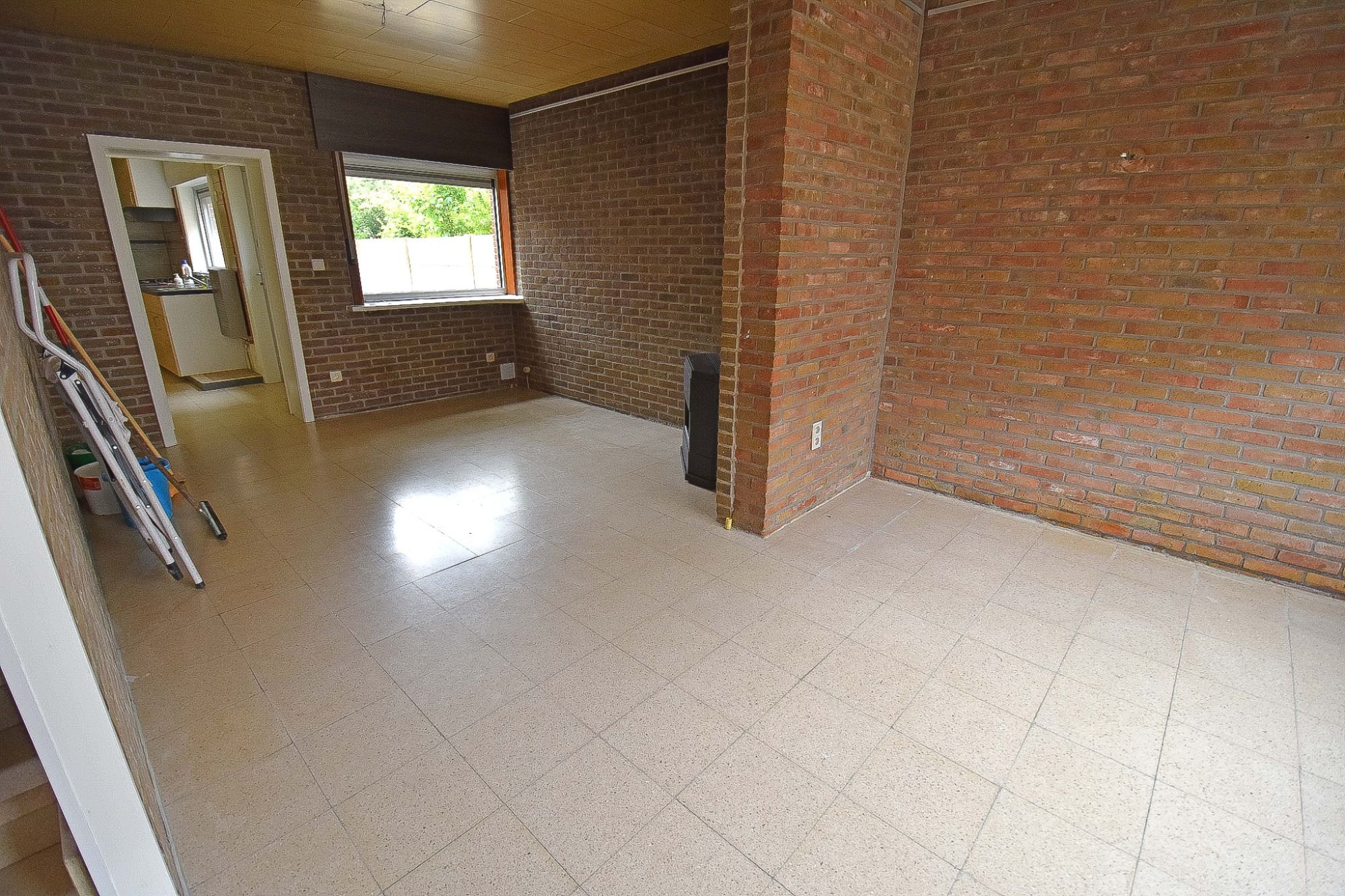 Te vernieuwen 3 slpk woning met tuin en garage in centrum Knesselare foto 7